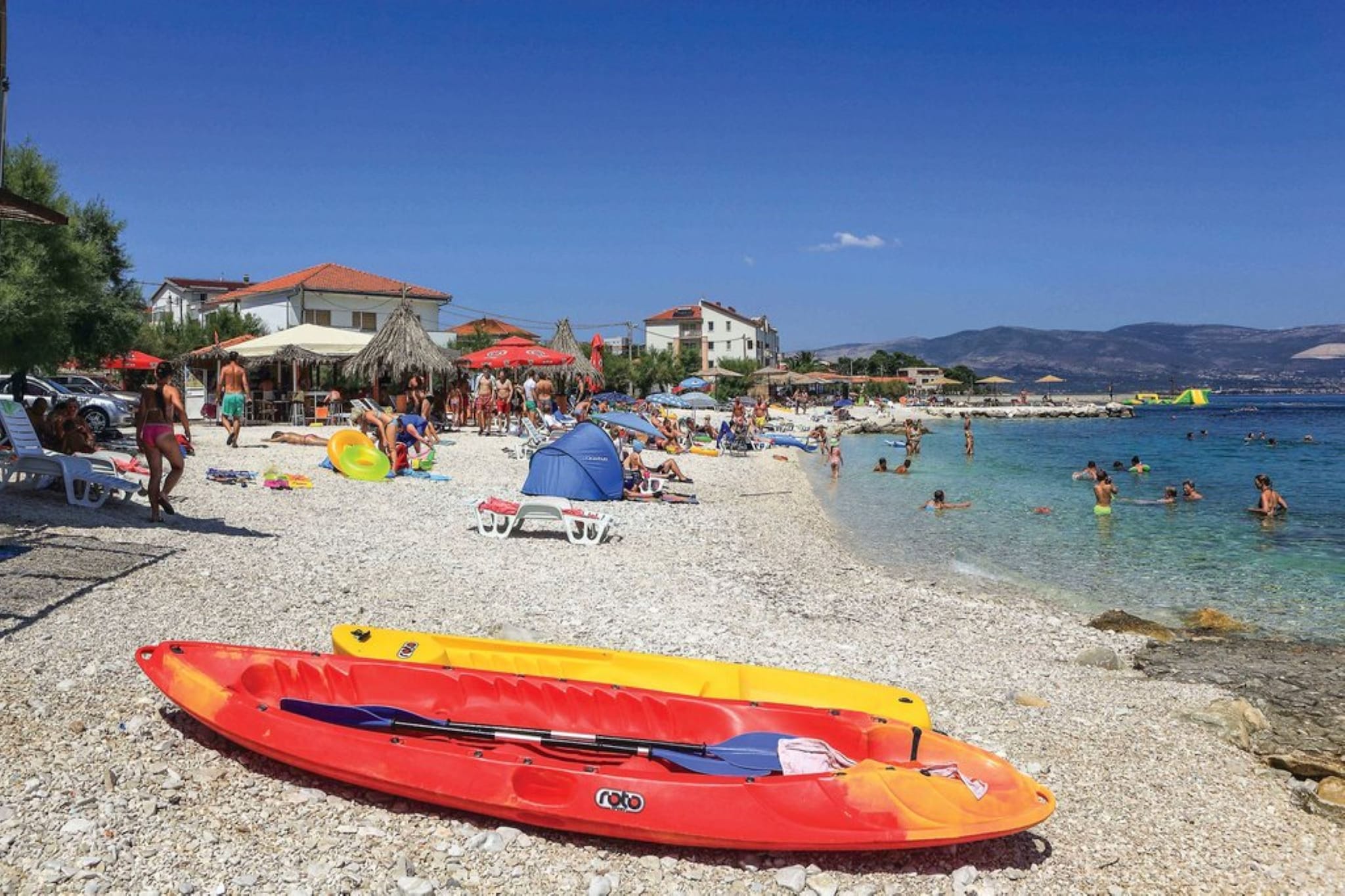 Cozy Beachfront Holiday Home Slatine - Five Bedroom Holiday Home with Terrace and Sea View