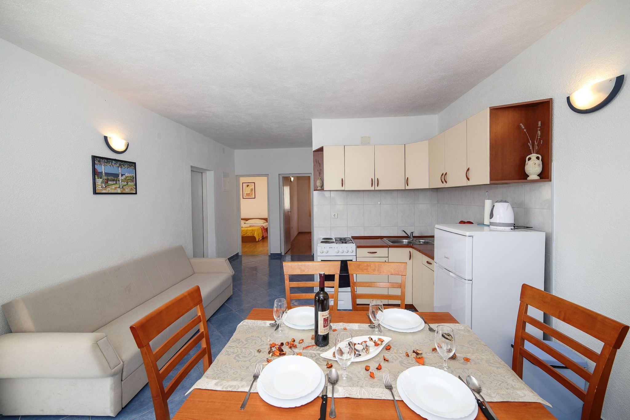 Cozy Beachfront Holiday Home Slatine - Five Bedroom Holiday Home with Terrace and Sea View-Salle à manger