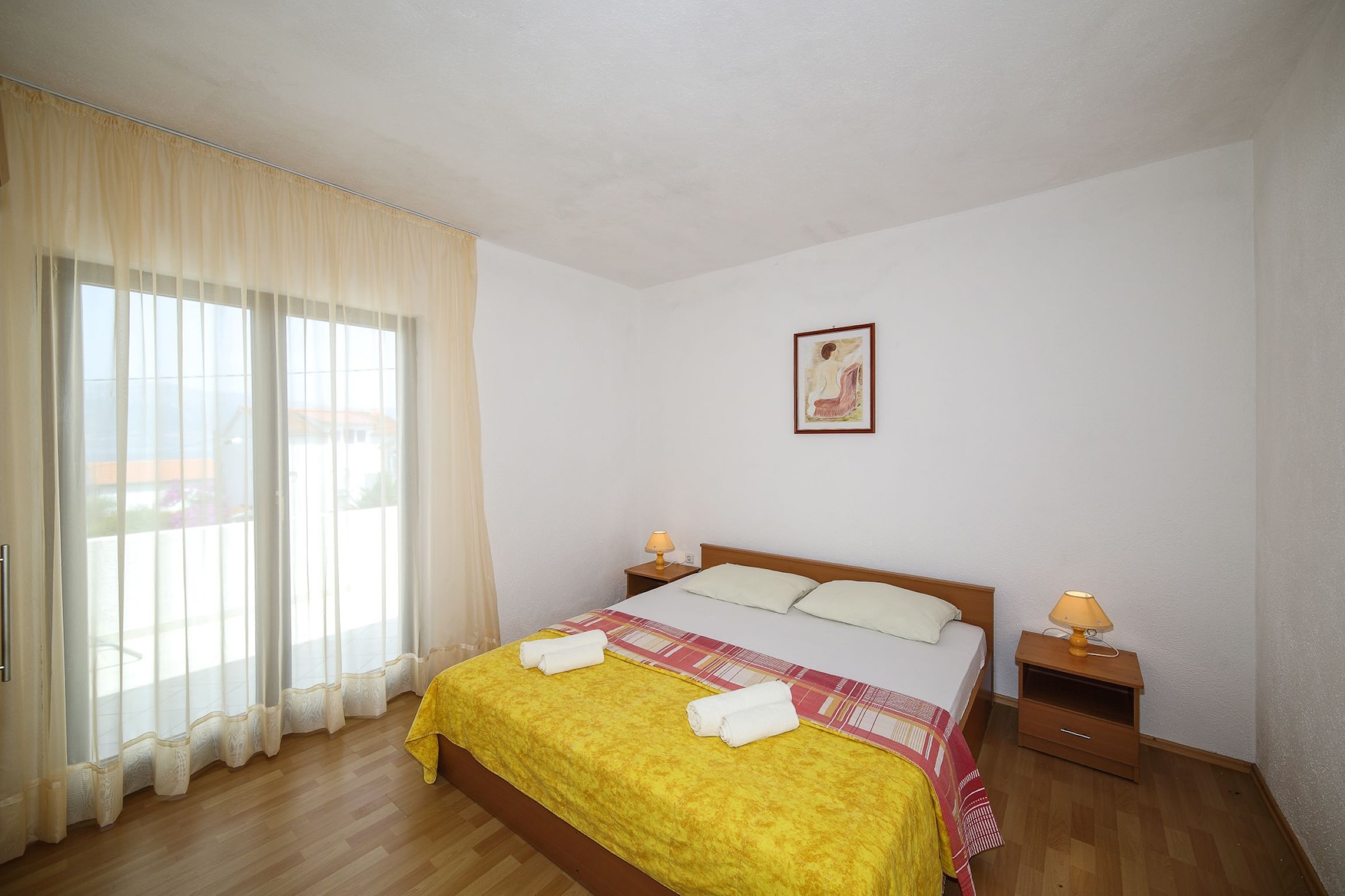 Cozy Beachfront Holiday Home Slatine - Five Bedroom Holiday Home with Terrace and Sea View