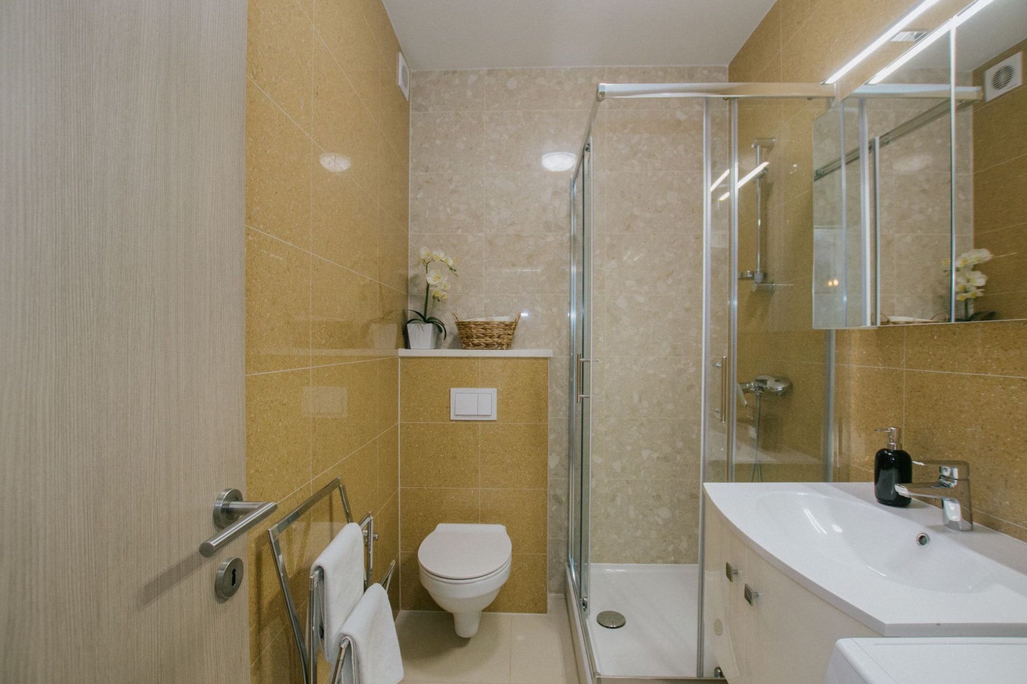 Scenic Sea View Apartment Trogir - Two Bedroom Apartment with Balcony and Sea View-Bathroom
