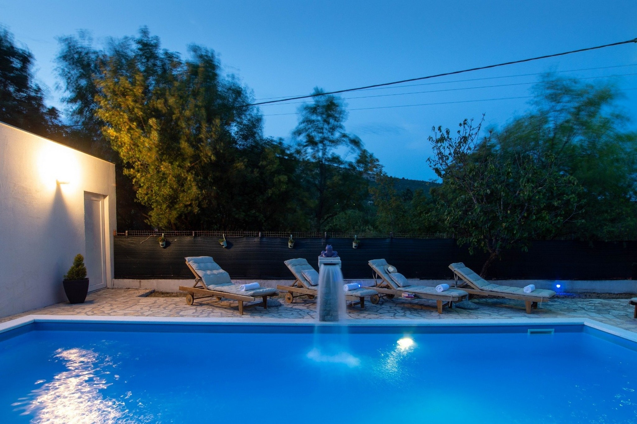 Spacious Prgomet Retreat with Private Pool, Fitness Centre, and Garden - Three Bedroom Villa-Pool