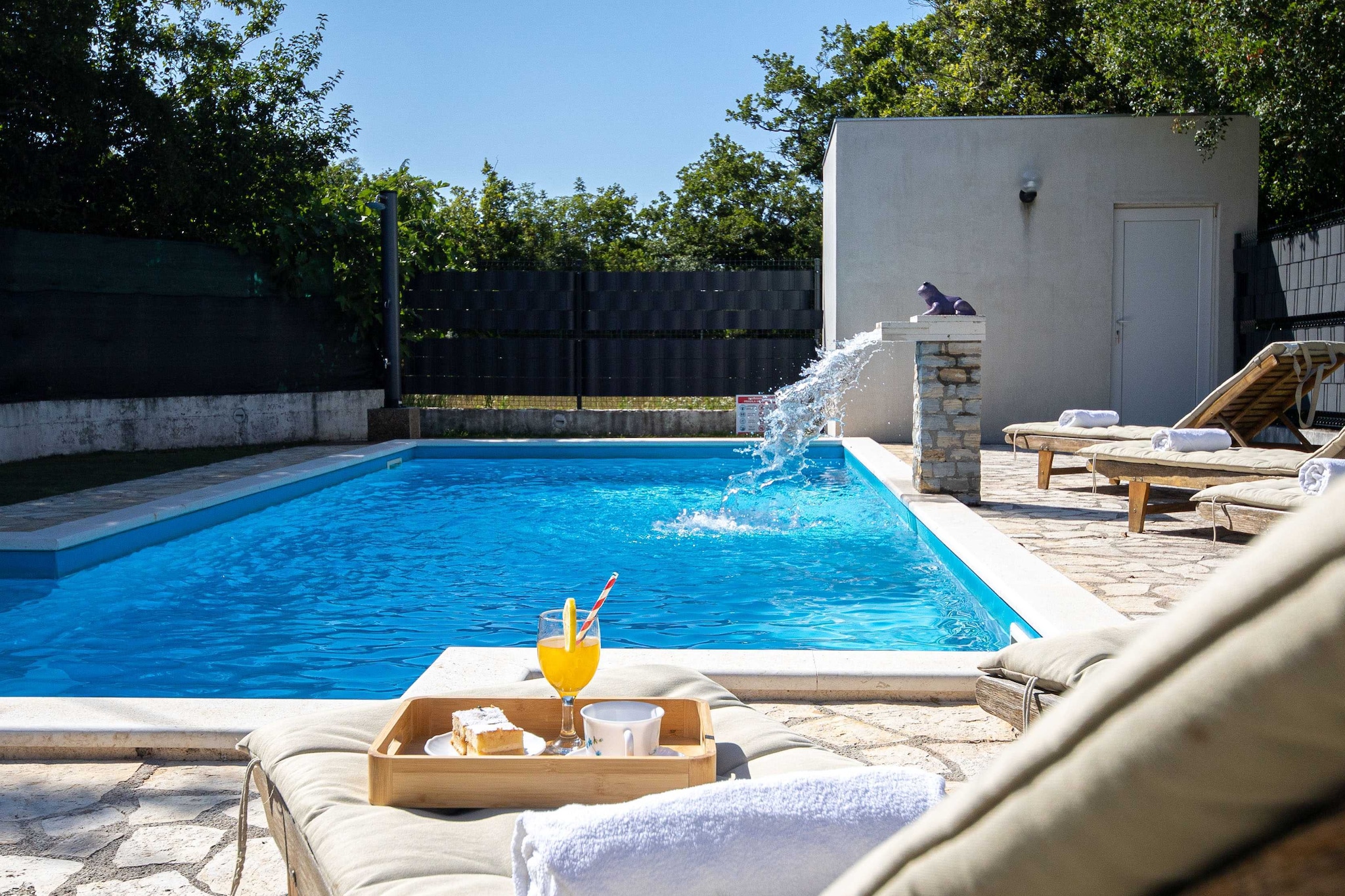 Spacious Prgomet Retreat with Private Pool, Fitness Centre, and Garden - Three Bedroom Villa-Pool