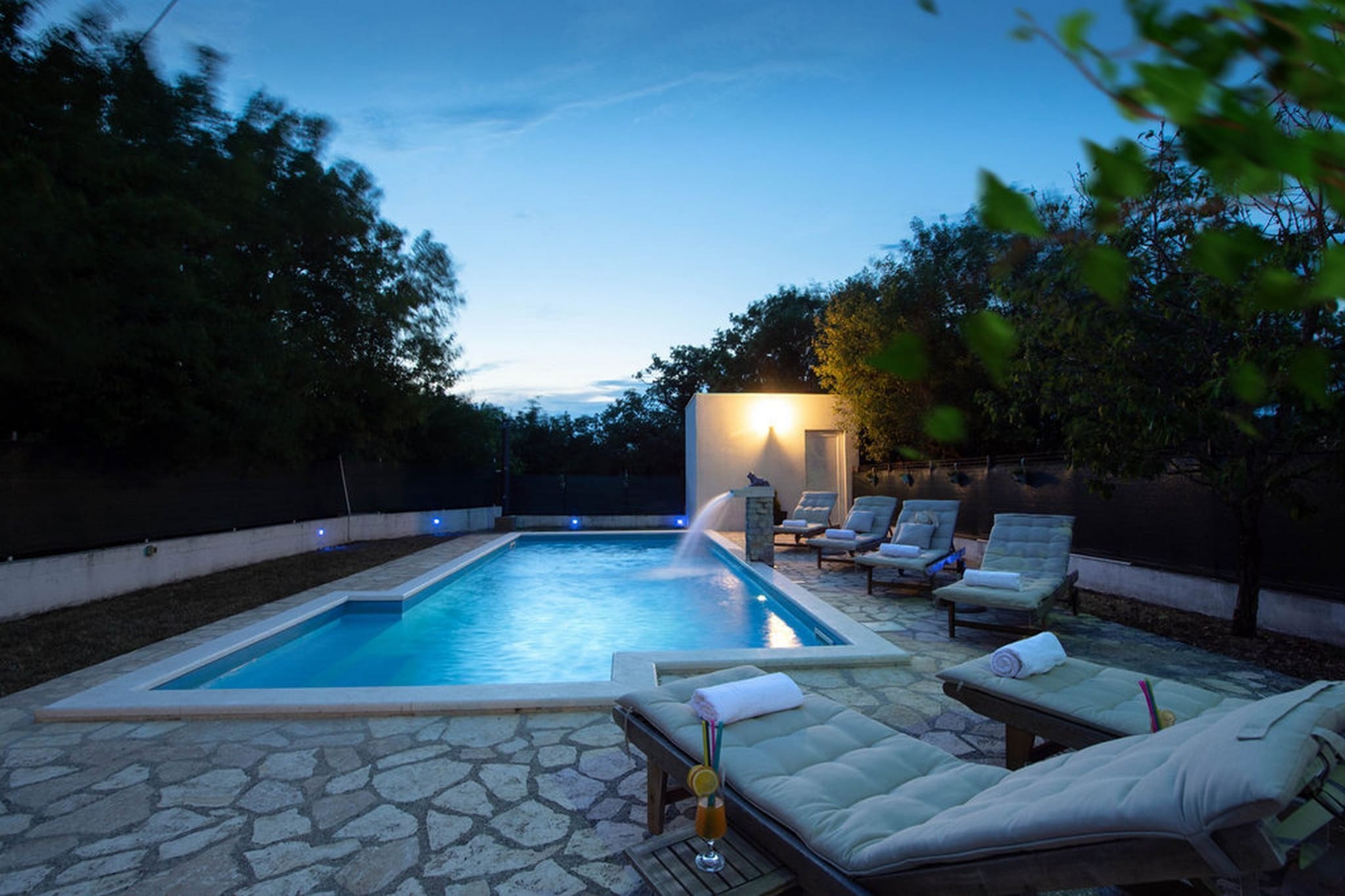 Spacious Prgomet Retreat with Private Pool, Fitness Centre, and Garden - Three Bedroom Villa-Pool