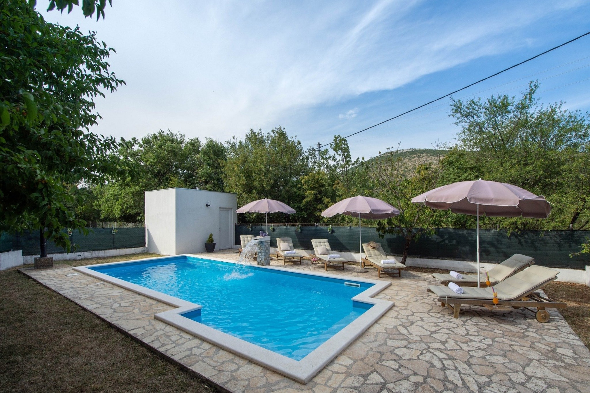 Spacious Prgomet Retreat with Private Pool, Fitness Centre, and Garden - Three Bedroom Villa-Pool