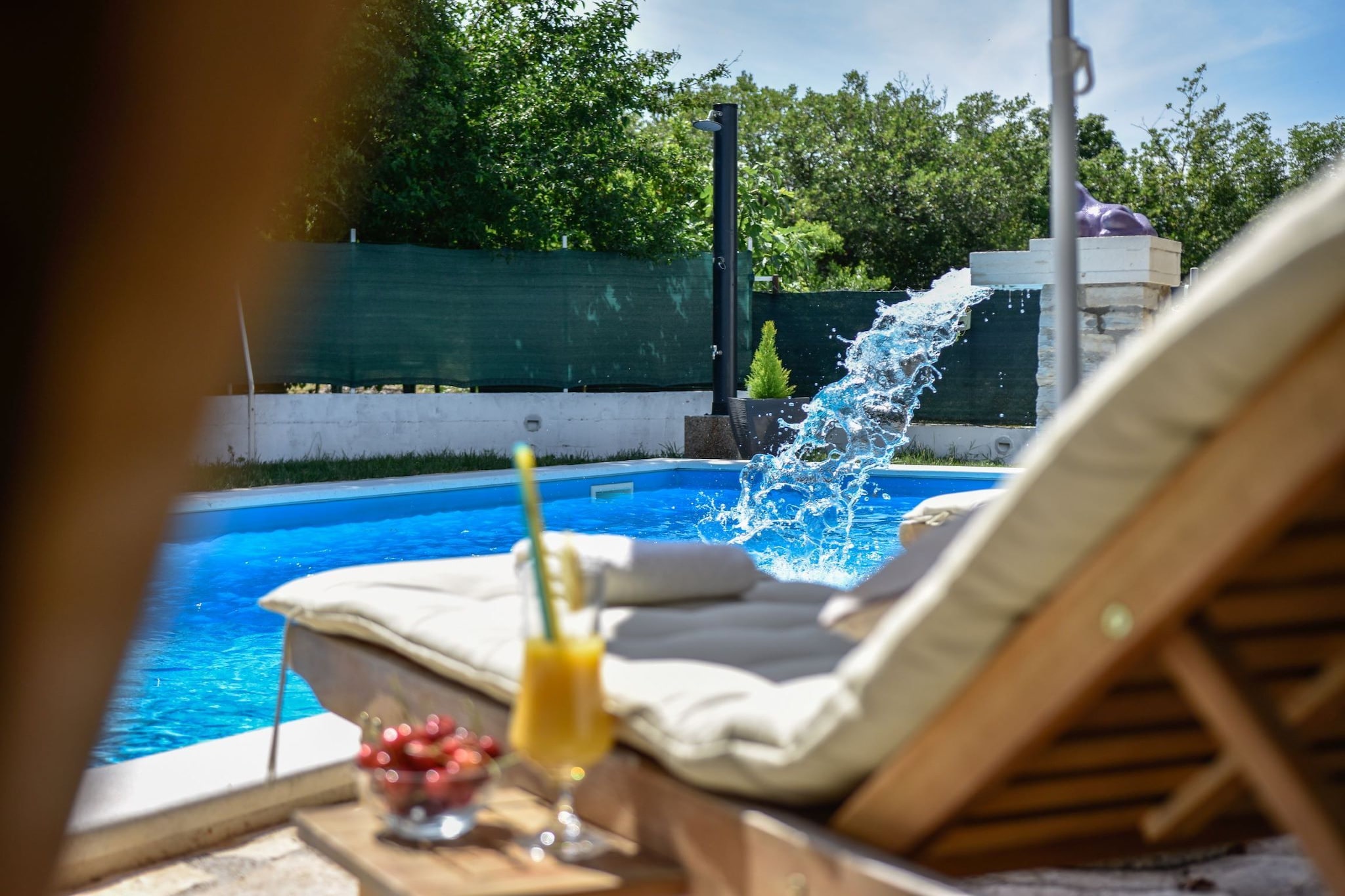 Spacious Prgomet Retreat with Private Pool, Fitness Centre, and Garden - Three Bedroom Villa-Pool