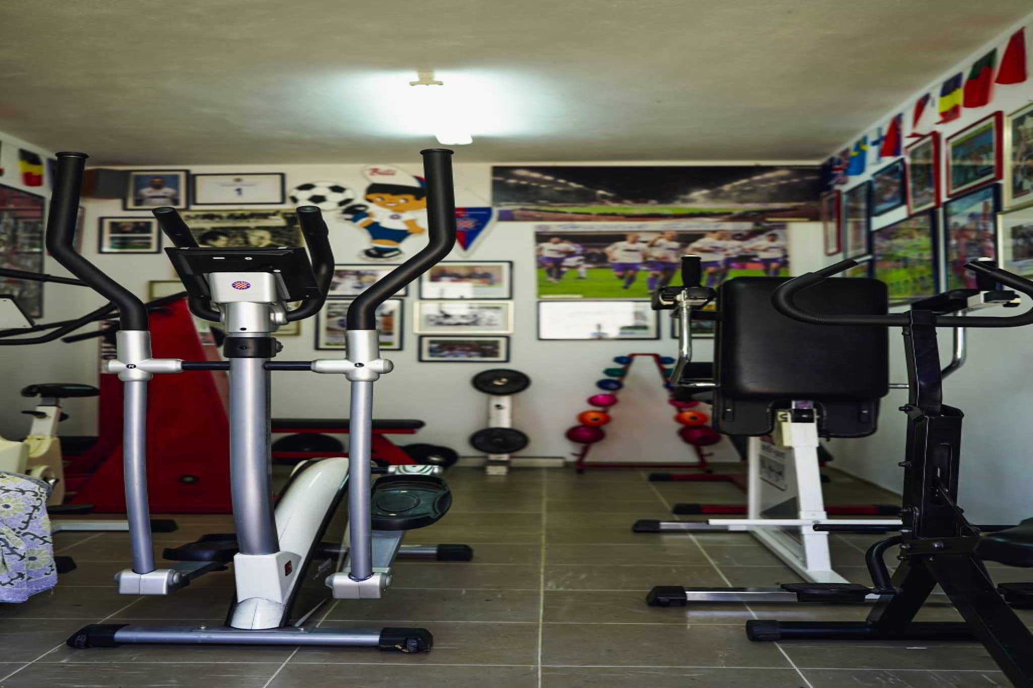 Spacious Prgomet Retreat with Private Pool, Fitness Centre, and Garden - Three Bedroom Villa-Gym