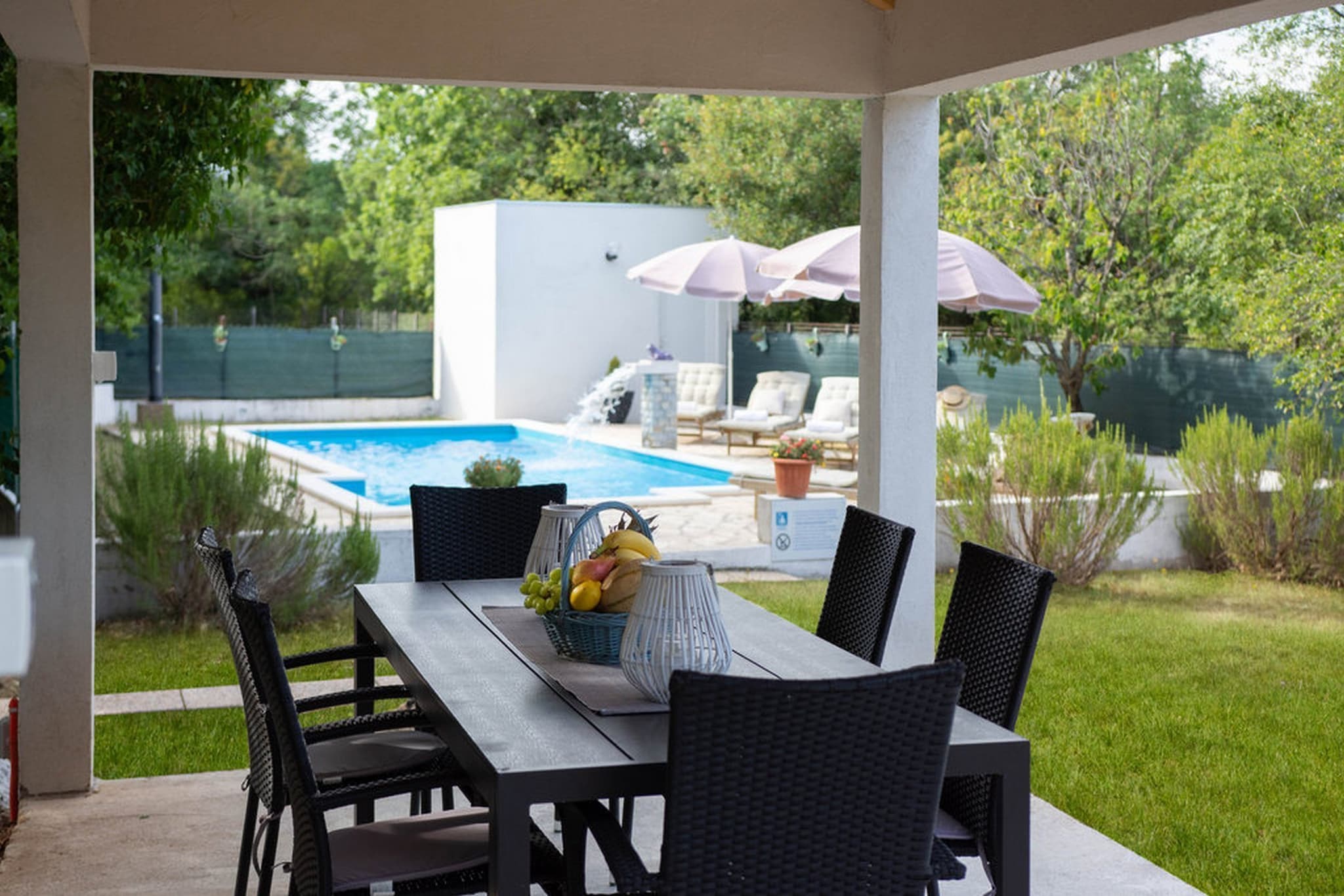 Spacious Prgomet Retreat with Private Pool, Fitness Centre, and Garden - Three Bedroom Villa-Gardens summer