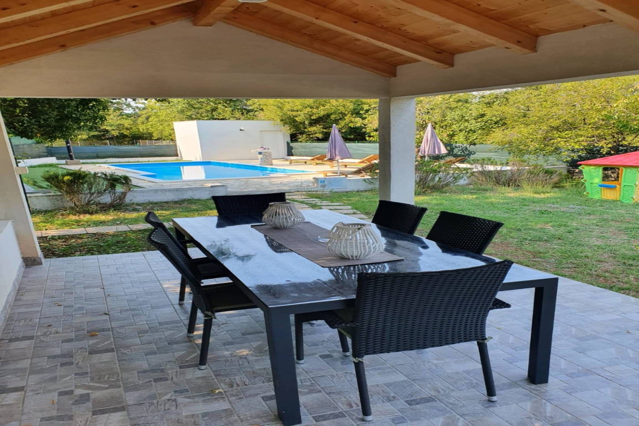 Spacious Prgomet Retreat with Private Pool, Fitness Centre, and Garden - Three Bedroom Villa-Gardens summer