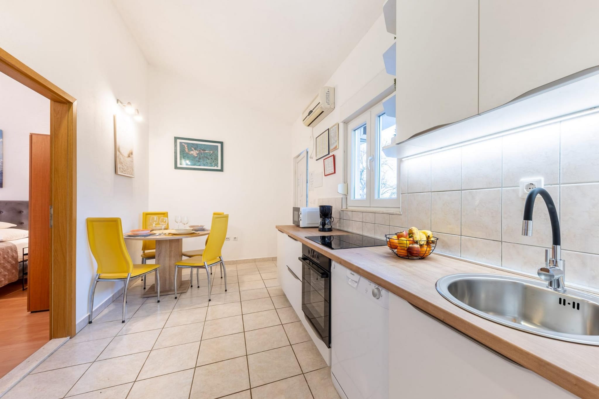 Spacious Prgomet Retreat with Private Pool, Fitness Centre, and Garden - Three Bedroom Villa-Kitchen