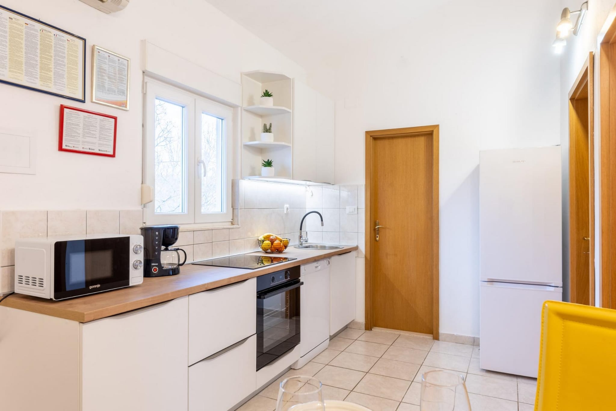 Spacious Prgomet Retreat with Private Pool, Fitness Centre, and Garden - Three Bedroom Villa-Kitchen