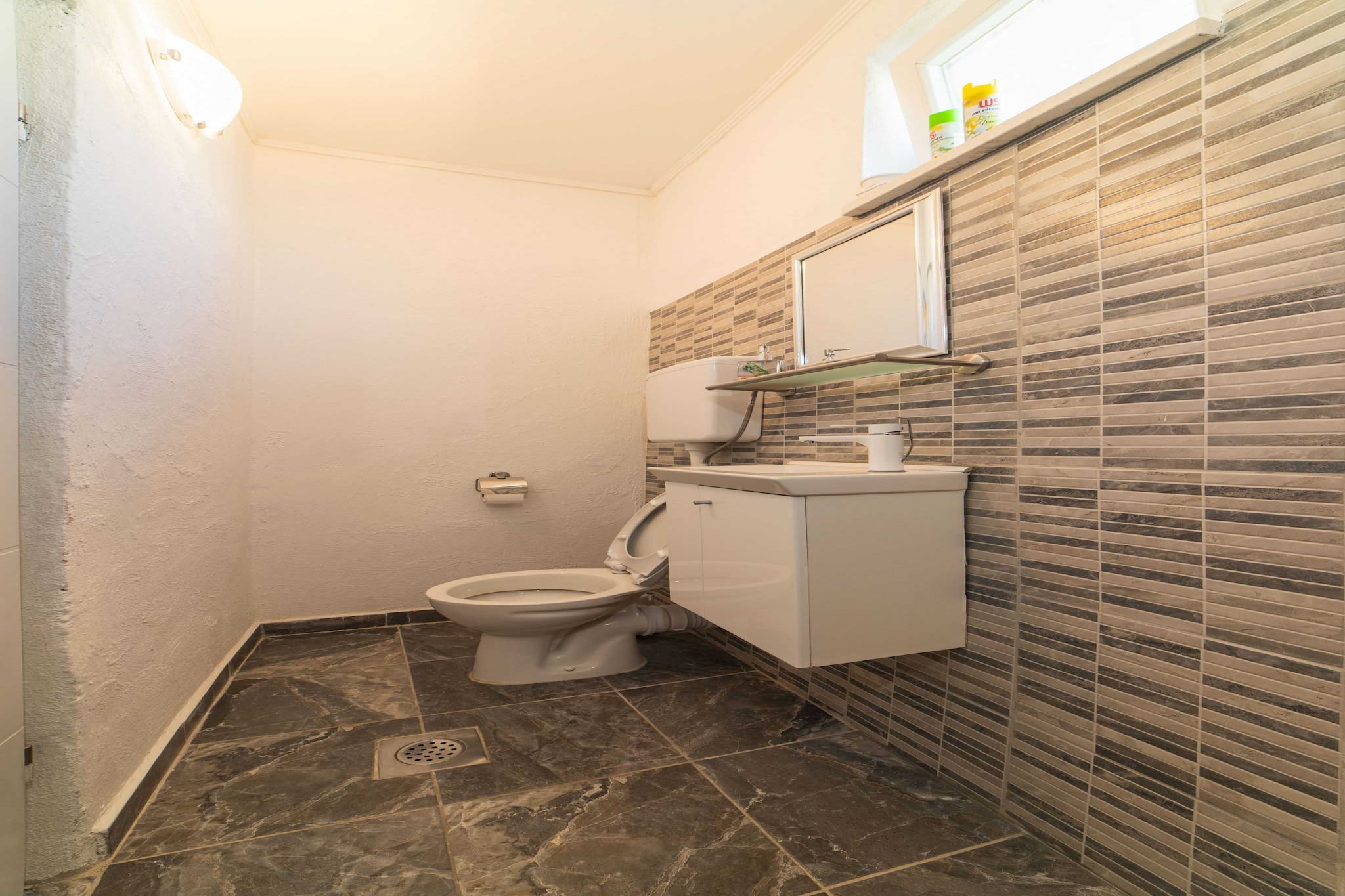 Tranquil and Stylish Apartment Kastel Novi - Studio Apartment with Garden-Salle de bain