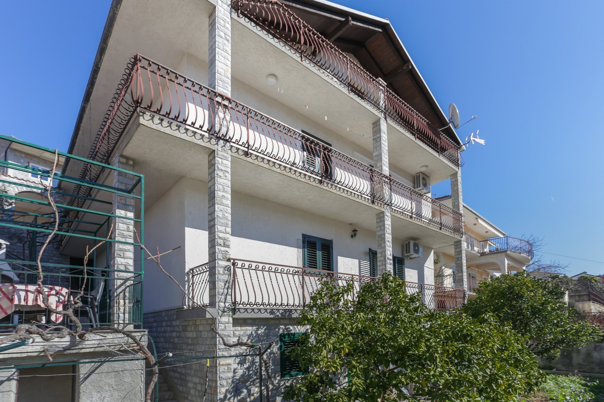 Sunny Elegant Apartments in Trogir - Standard Three Bedroom Apartment with Balcony (owner 2)-Extérieur