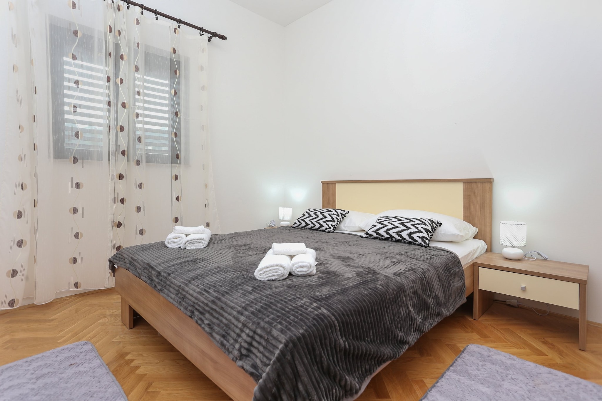 Sunny Elegant Apartments in Trogir - Standard Three Bedroom Apartment with Balcony (owner 2)-Chambre