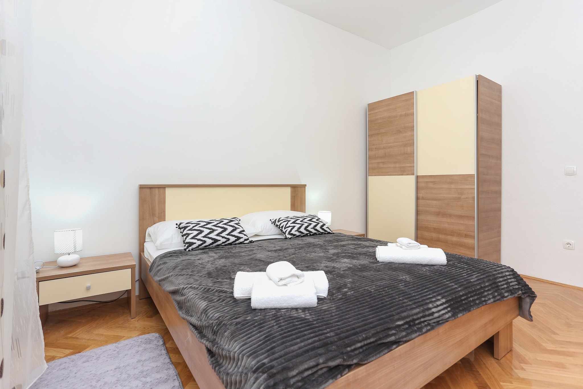Sunny Elegant Apartments in Trogir - Standard Three Bedroom Apartment with Balcony (owner 2)-Chambre