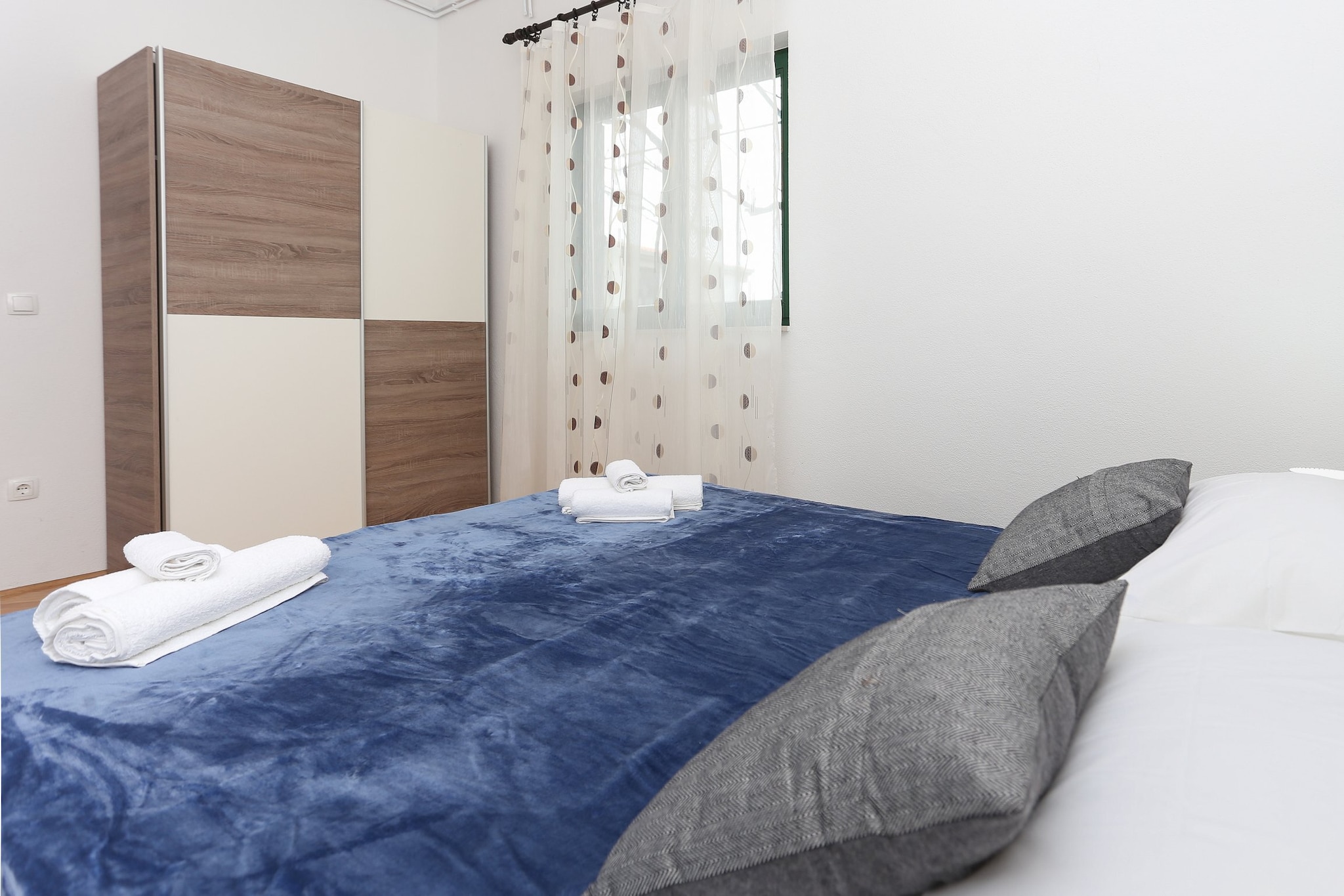 Sunny Elegant Apartments in Trogir - Standard Three Bedroom Apartment with Balcony (owner 2)-Chambre