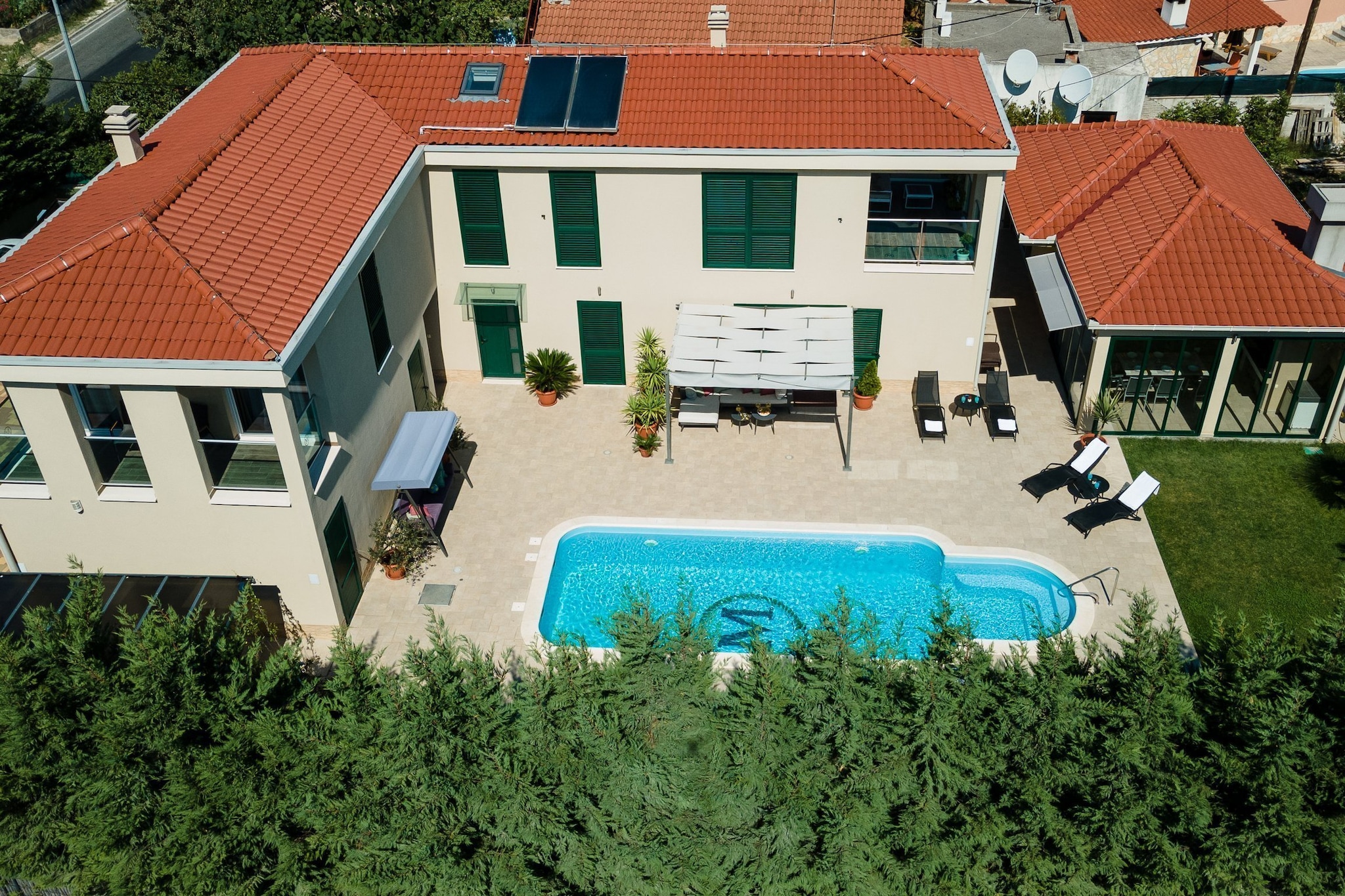 Luxury Villa with Heated Pool, Terrace, and Outdoor Amenities for Relaxation - Five Bedroom Villa-Outdoor