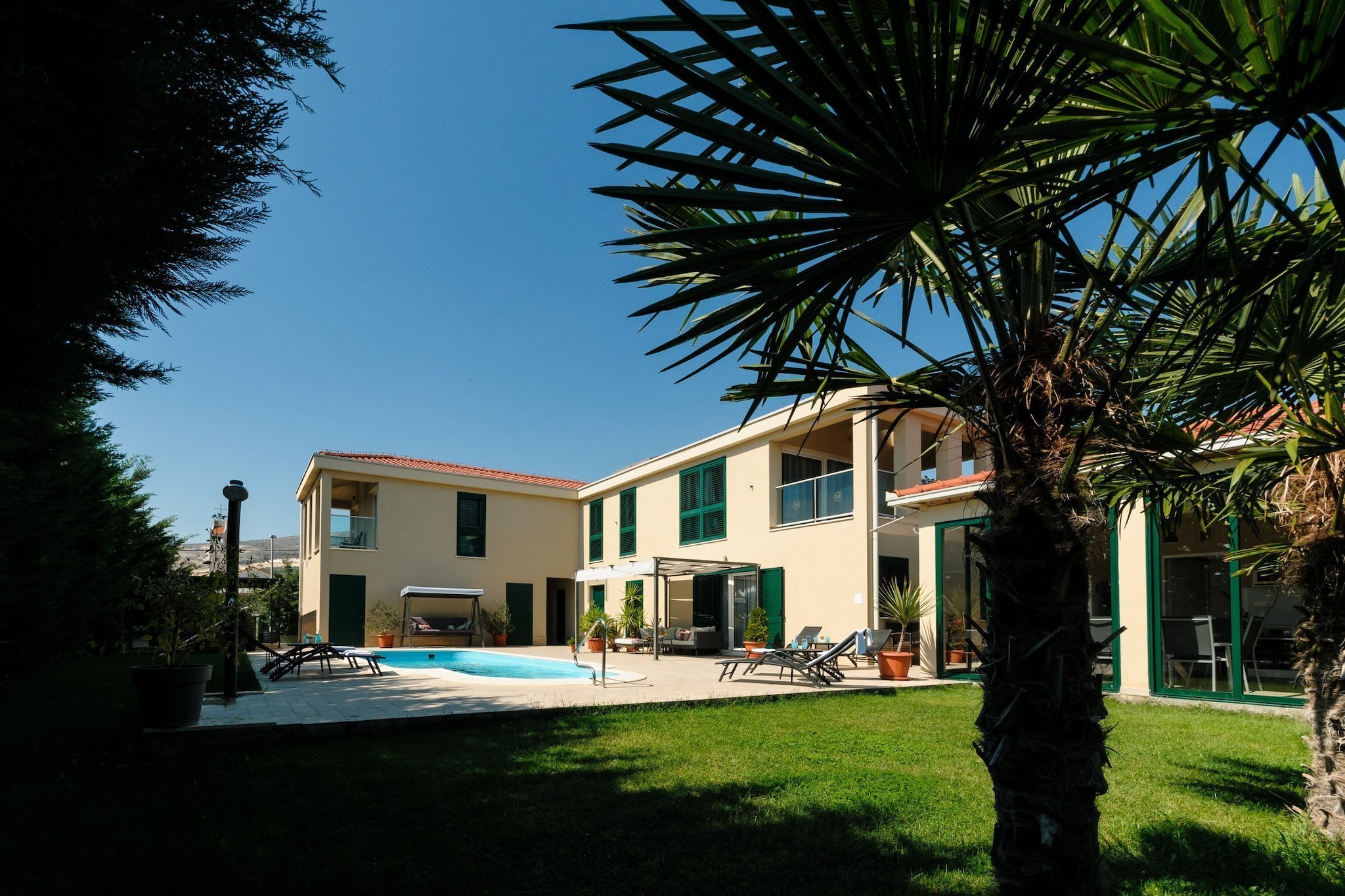 Luxury Villa with Heated Pool, Terrace, and Outdoor Amenities for Relaxation - Five Bedroom Villa-Outdoor