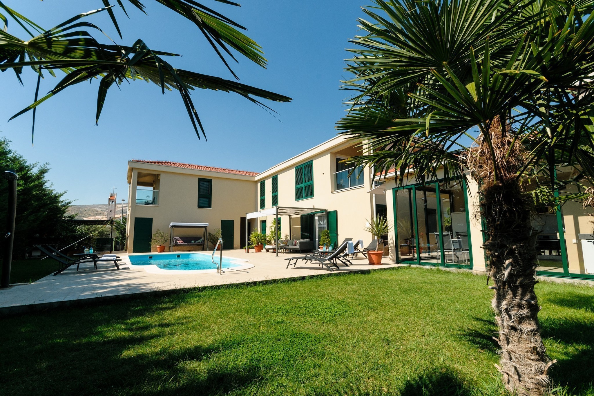 Luxury Villa with Heated Pool, Terrace, and Outdoor Amenities for Relaxation - Five Bedroom Villa-Outdoor