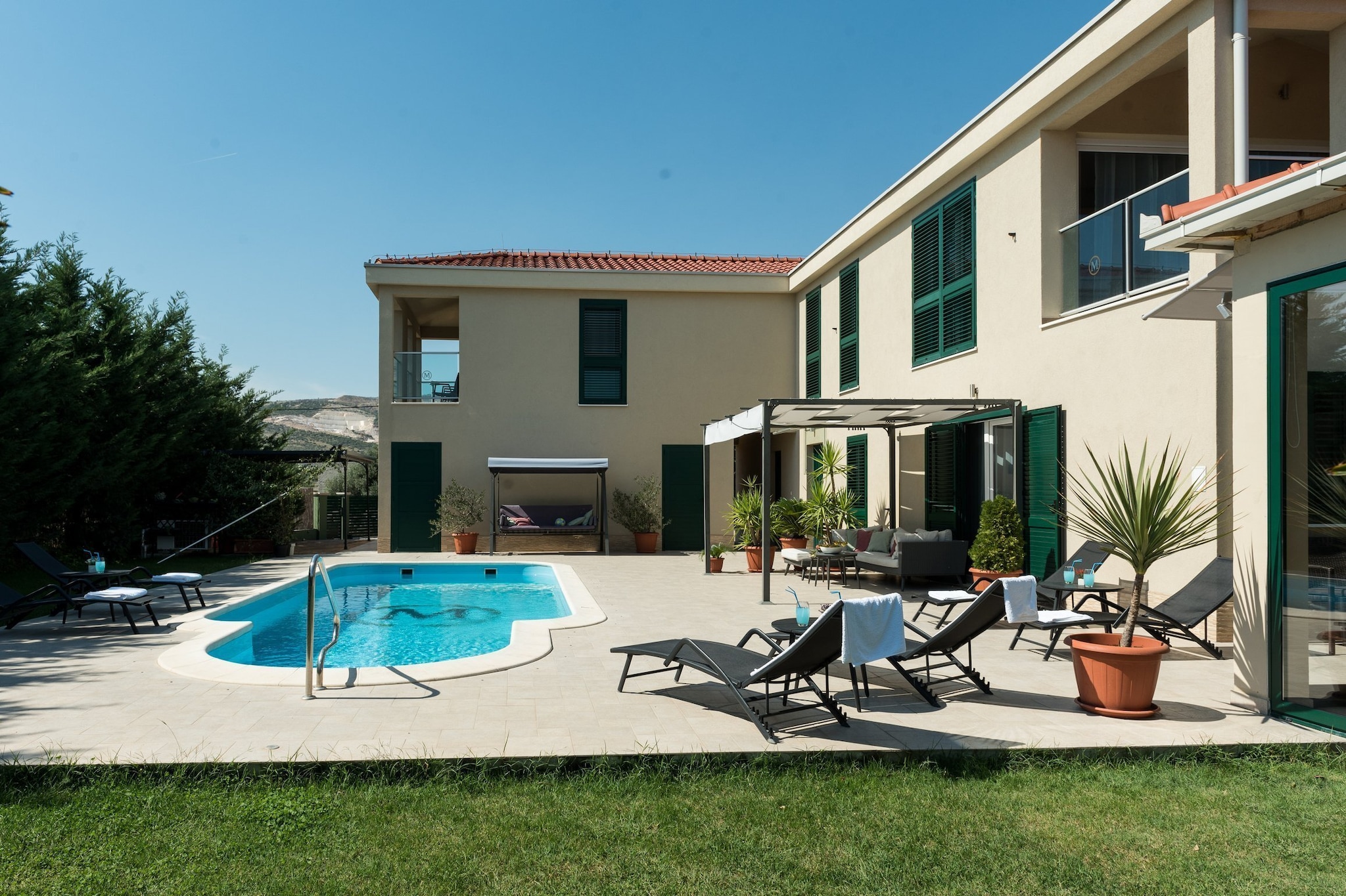 Luxury Villa with Heated Pool, Terrace, and Outdoor Amenities for Relaxation - Five Bedroom Villa-Pool