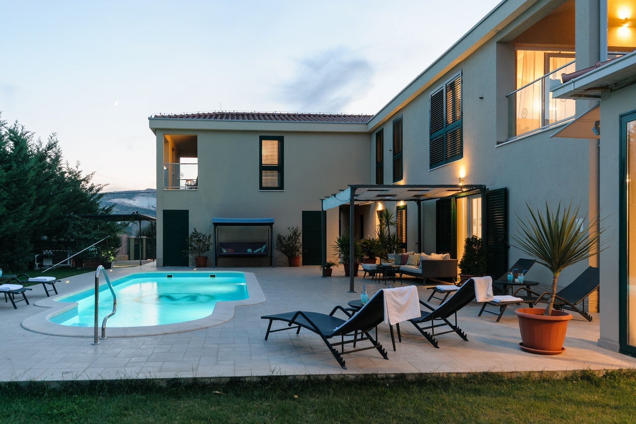 Luxury Villa with Heated Pool, Terrace, and Outdoor Amenities for Relaxation - Five Bedroom Villa-Pool