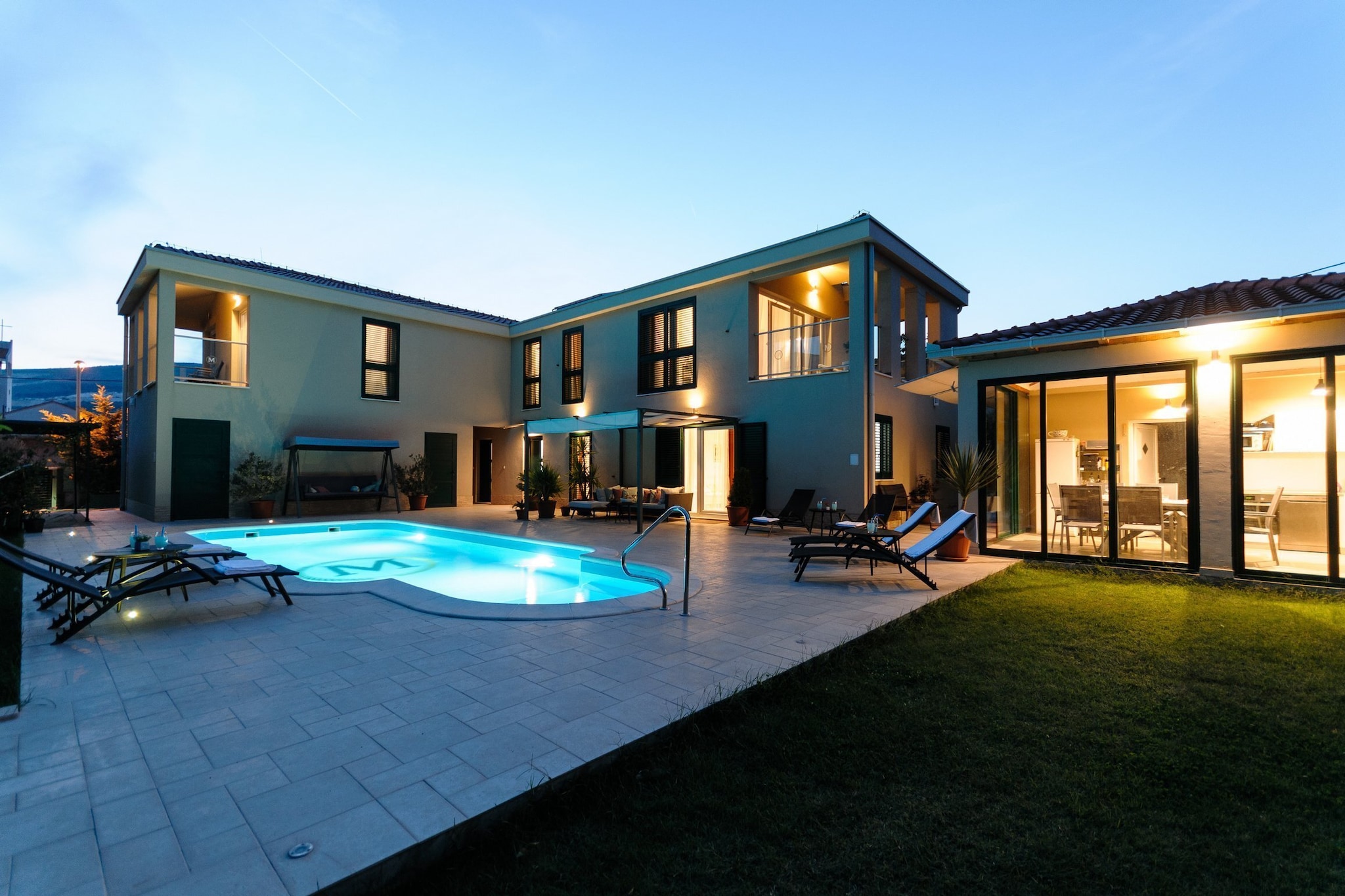 Luxury Villa with Heated Pool, Terrace, and Outdoor Amenities for Relaxation - Five Bedroom Villa-Pool
