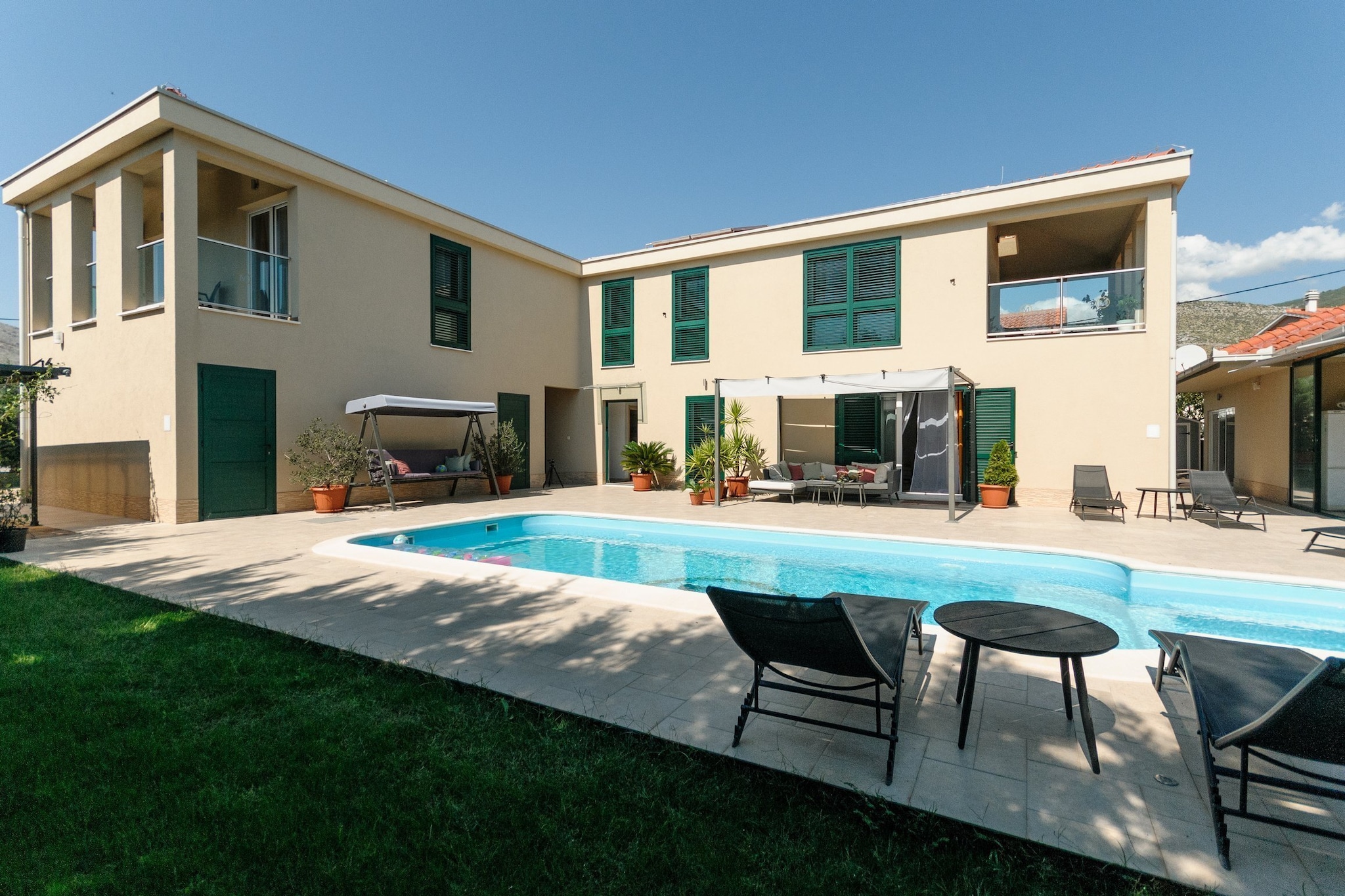Luxury Villa with Heated Pool, Terrace, and Outdoor Amenities for Relaxation - Five Bedroom Villa-Pool
