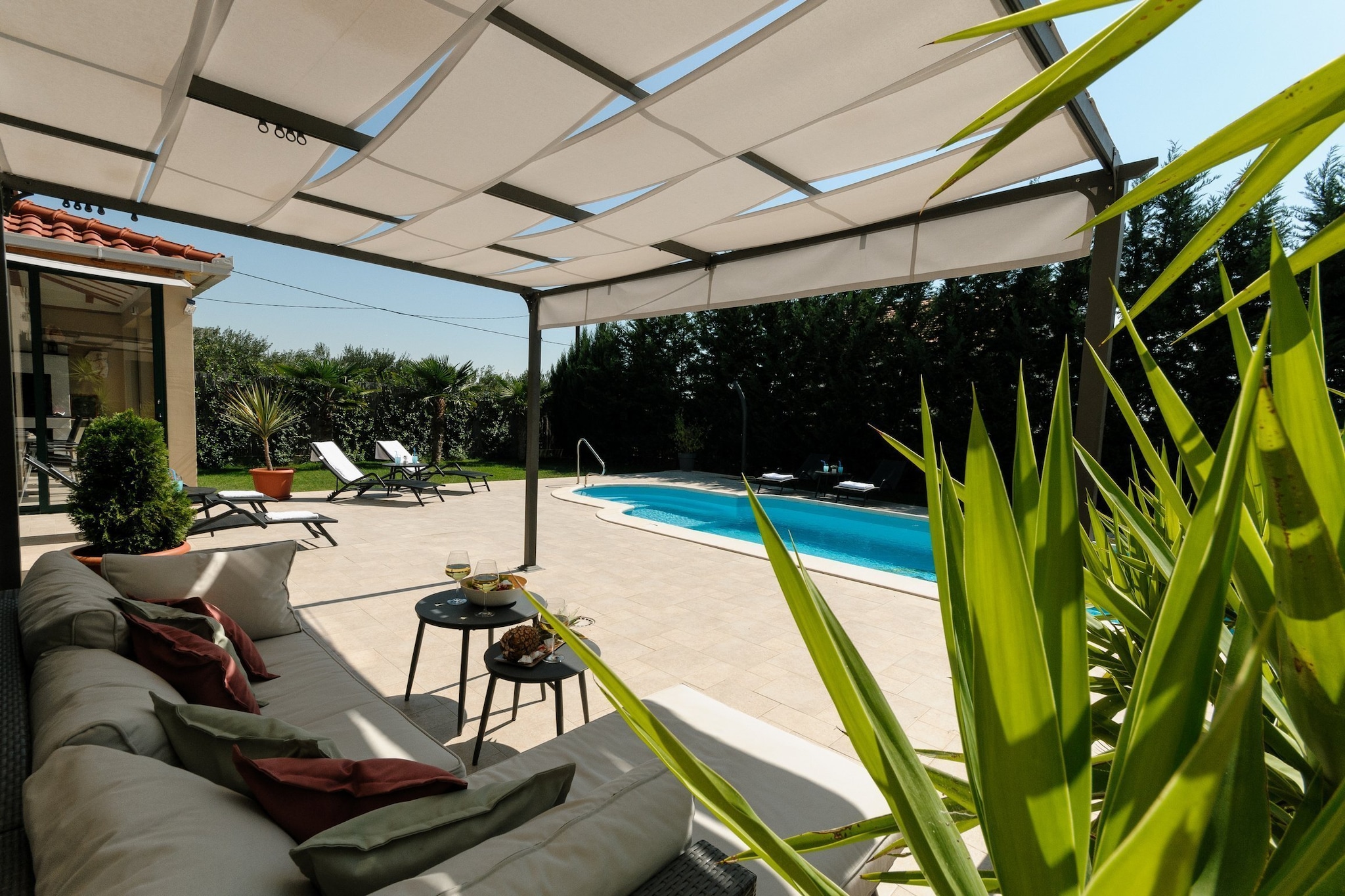 Luxury Villa with Heated Pool, Terrace, and Outdoor Amenities for Relaxation - Five Bedroom Villa-Pool