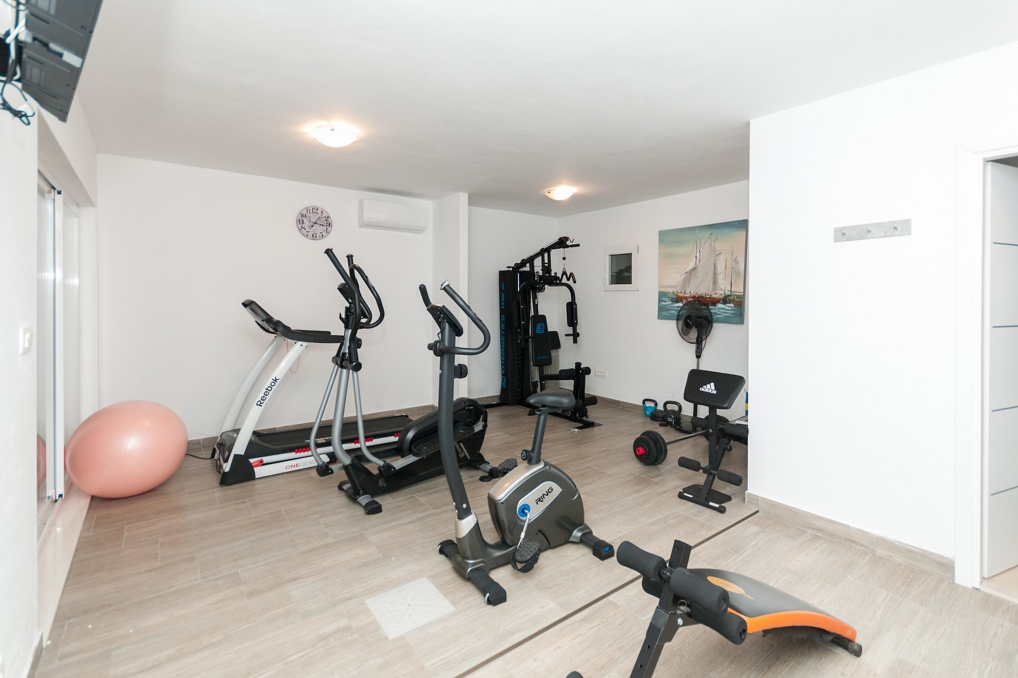 Luxury Villa with Heated Pool, Terrace, and Outdoor Amenities for Relaxation - Five Bedroom Villa-Gym