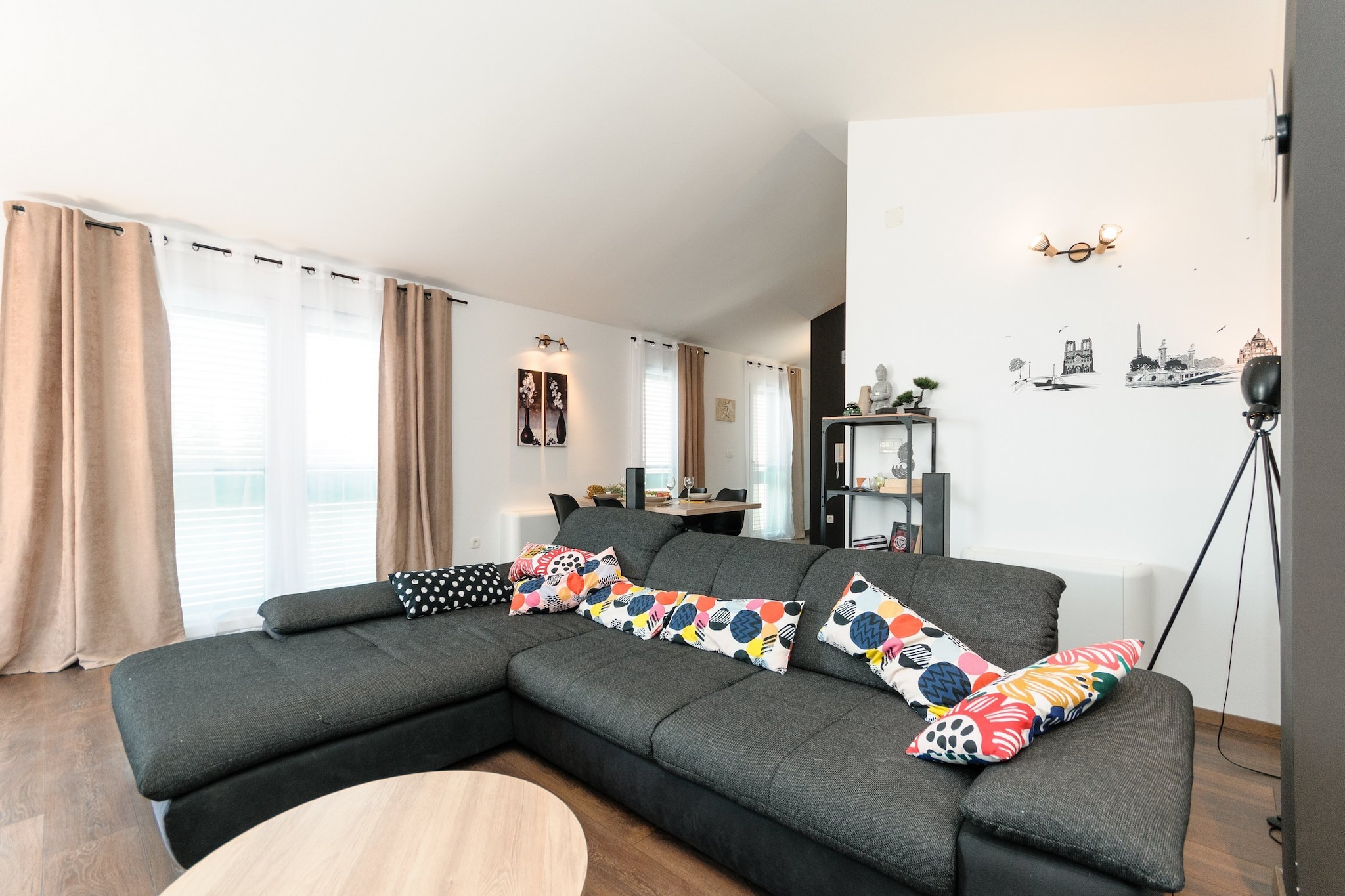 Luxury Villa with Heated Pool, Terrace, and Outdoor Amenities for Relaxation - Five Bedroom Villa-Living room