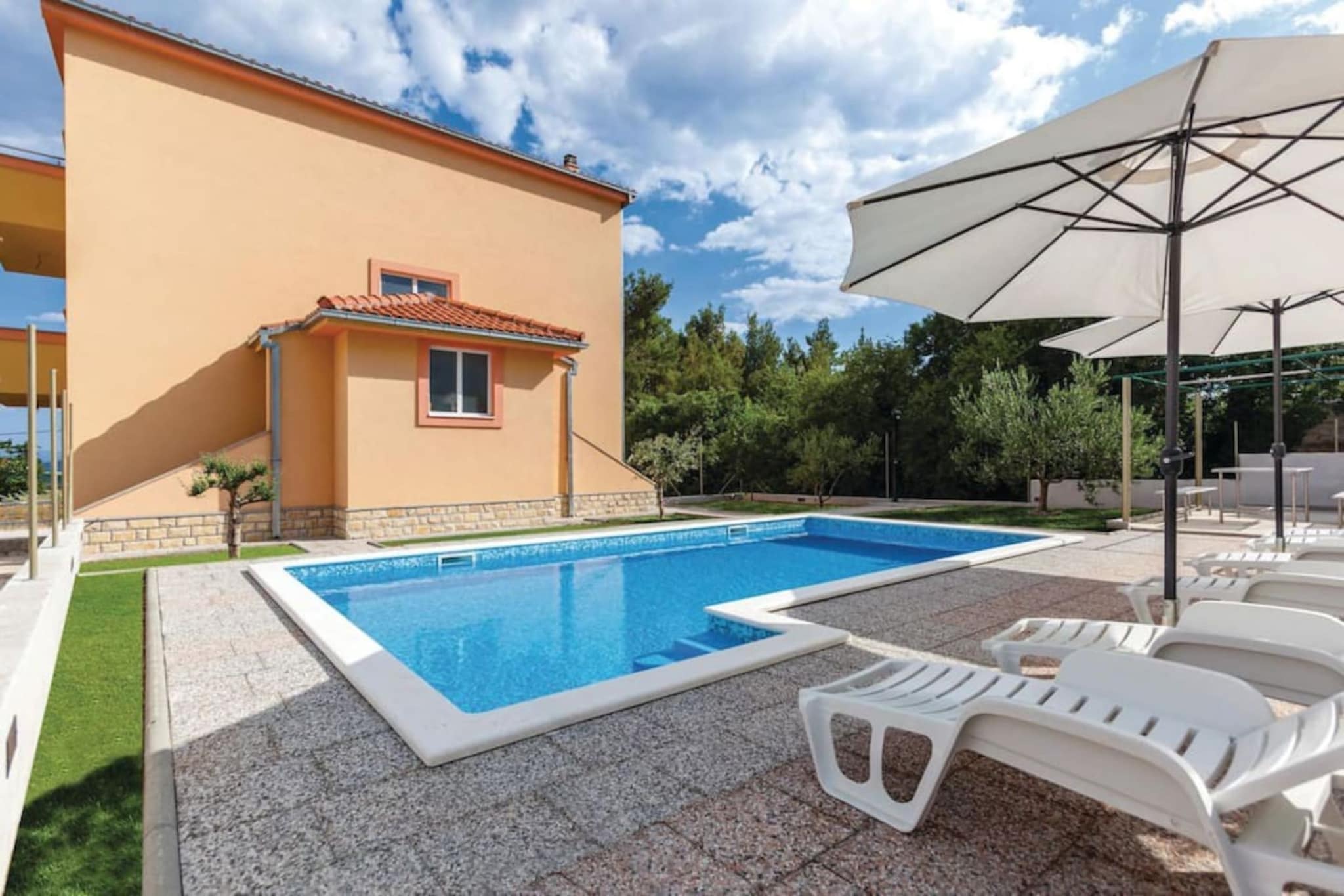 Chic and Stylish Kastel Novi Apartment with Pool - Five Bedroom Apartment With Pool-Piscine