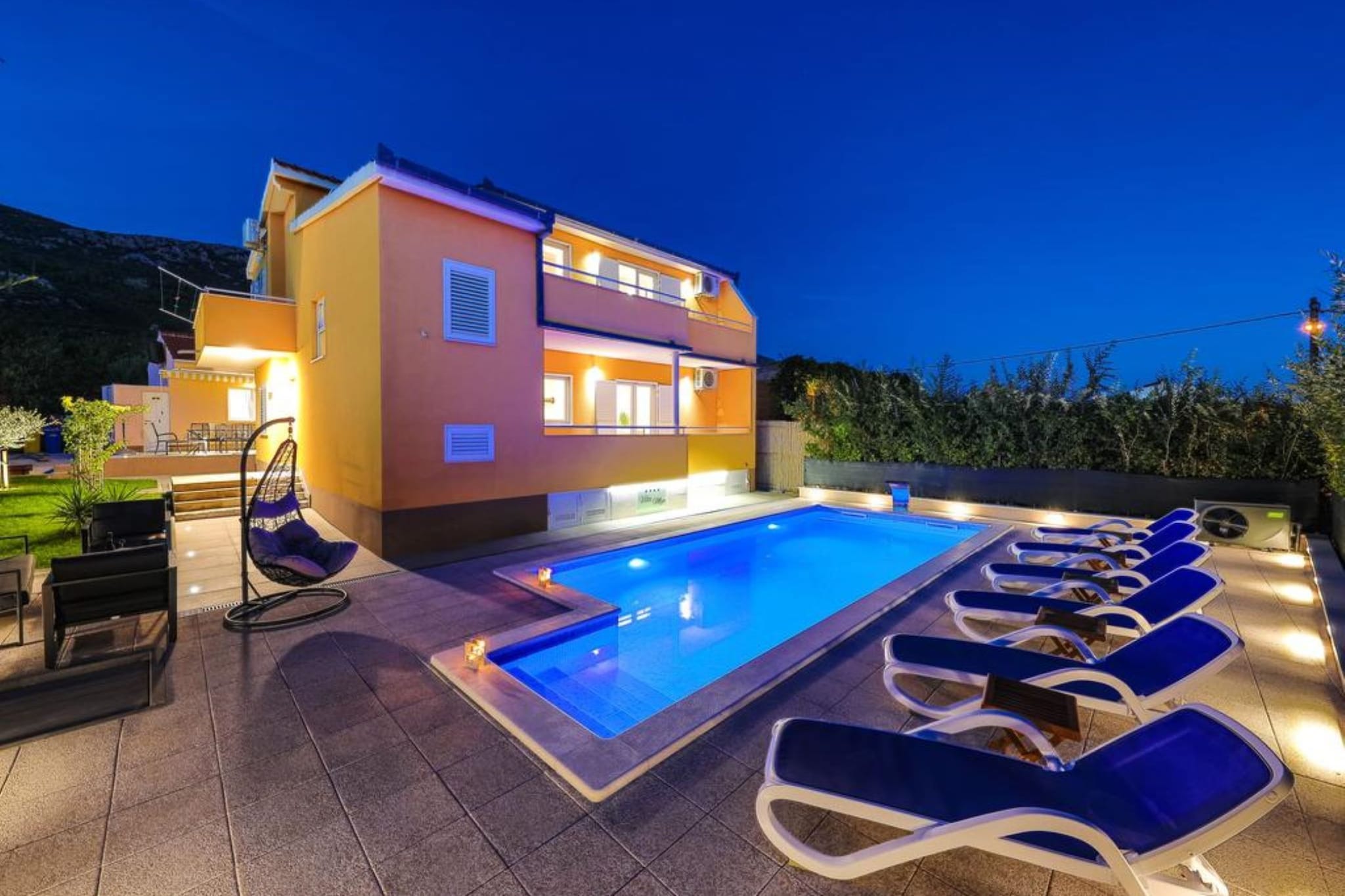 Kastel Luksic Scenic Villa with Pool - Fiver Bedroom Villa