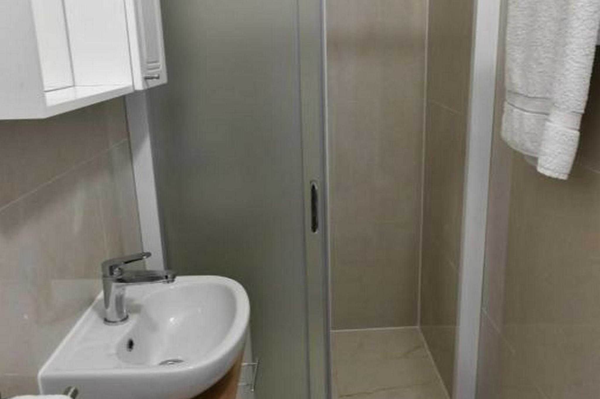 Charming Sinj Town Studio Apartments - Studio Apartments-Salle de bain