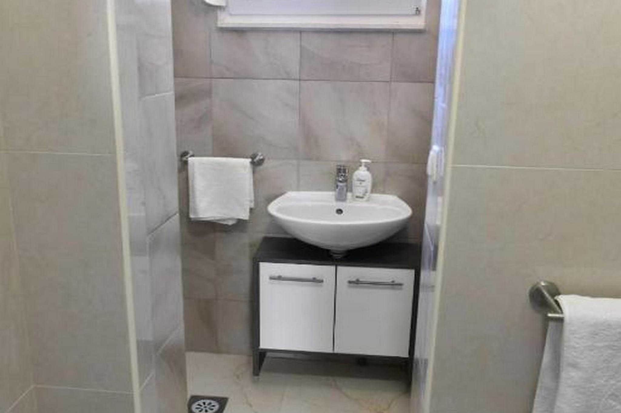 Charming Sinj Town Studio Apartments - Studio Apartments-Salle de bain