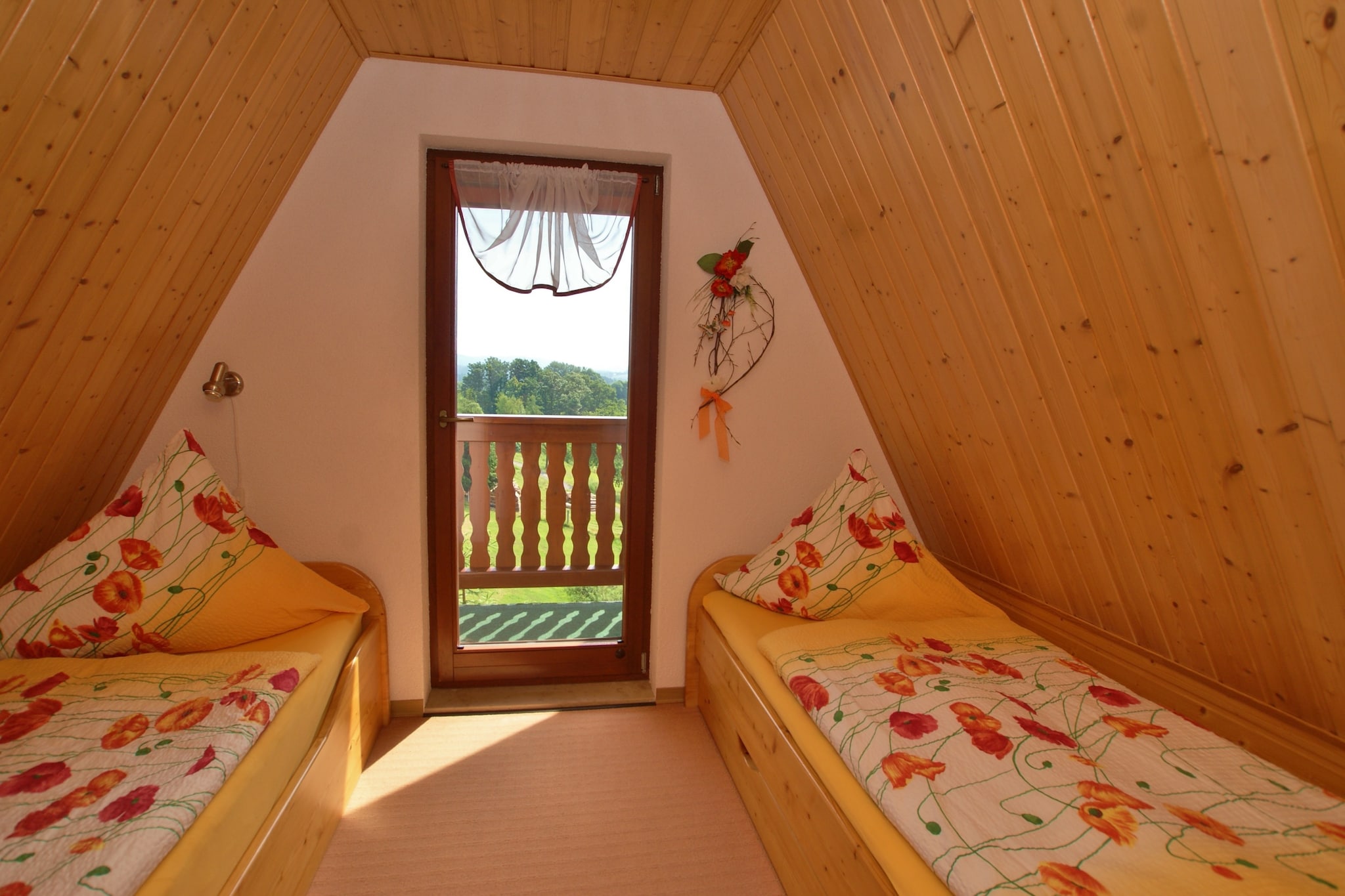 Ground floor: (open kitchen(electric kettle, toaster, cooker(4 ring stoves, electric), coffee machine(filter), oven, fridge), Living/diningroom(TV(flatscreen, satellite), dining table, seating area), bathroom(shower, washbasin, toilet))\n\nOn the 1st floor: (bedroom(single bed, single bed), bedroom(single bed, single bed))\n\nbalcony, heating(central), terrace(18 m2), garden(private, partially fenced, 250 m2), garden furniture, BBQ(charcoal), parking, deckchairs, party games, Sunscreen