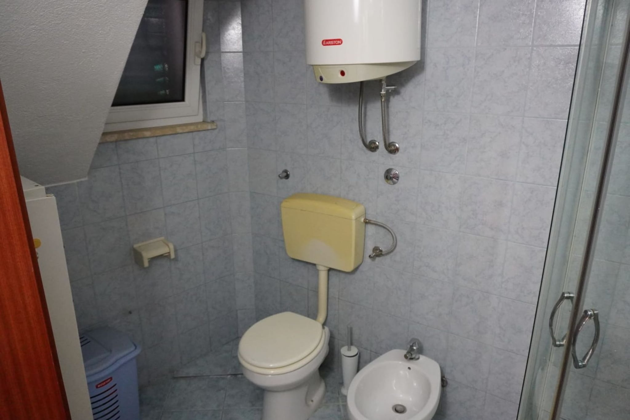 Charming Multi-Level House with Sea View in Kaštel Stari - Two Bedroom Holiday Home-Salle de bain