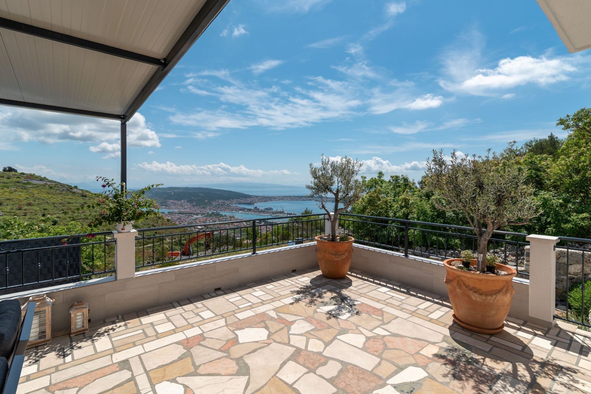 Three Bedroom Villa-Terrace