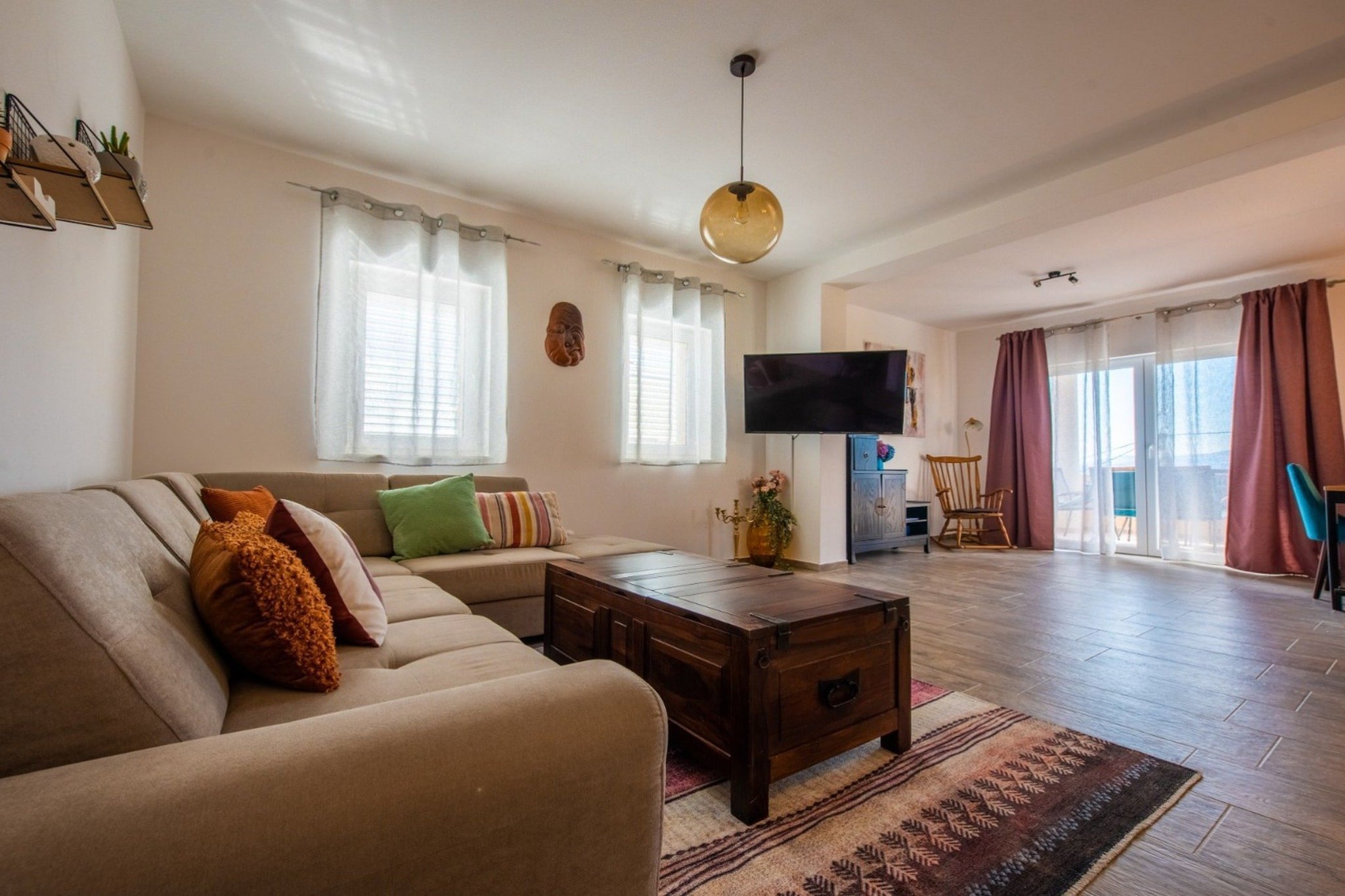 Charming and Tranquil Kastel Gomilica Apartment with Balcony and Patio - Three Bedroom Apartment-Salon