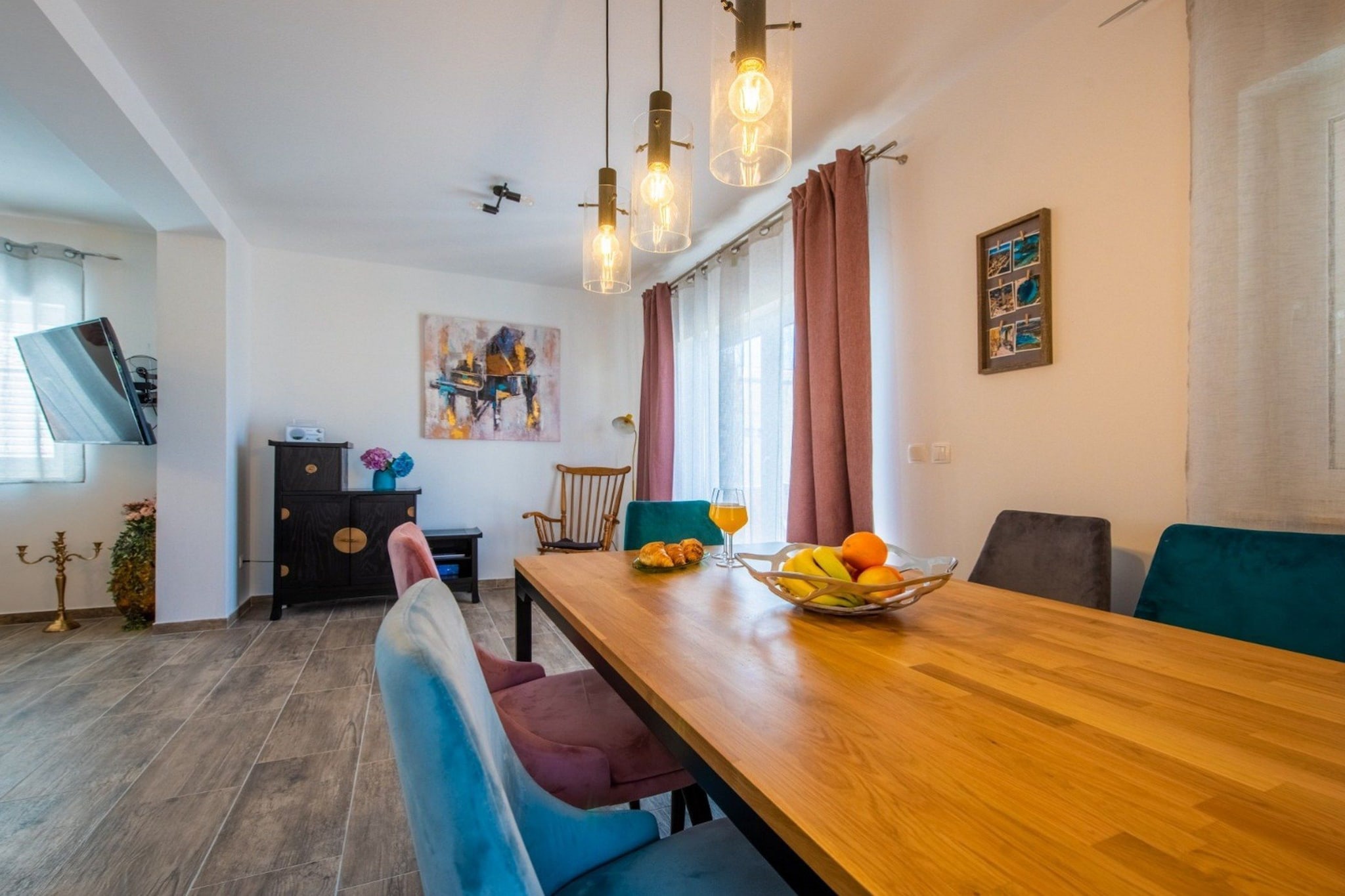 Charming and Tranquil Kastel Gomilica Apartment with Balcony and Patio - Three Bedroom Apartment-Non étiqueté
