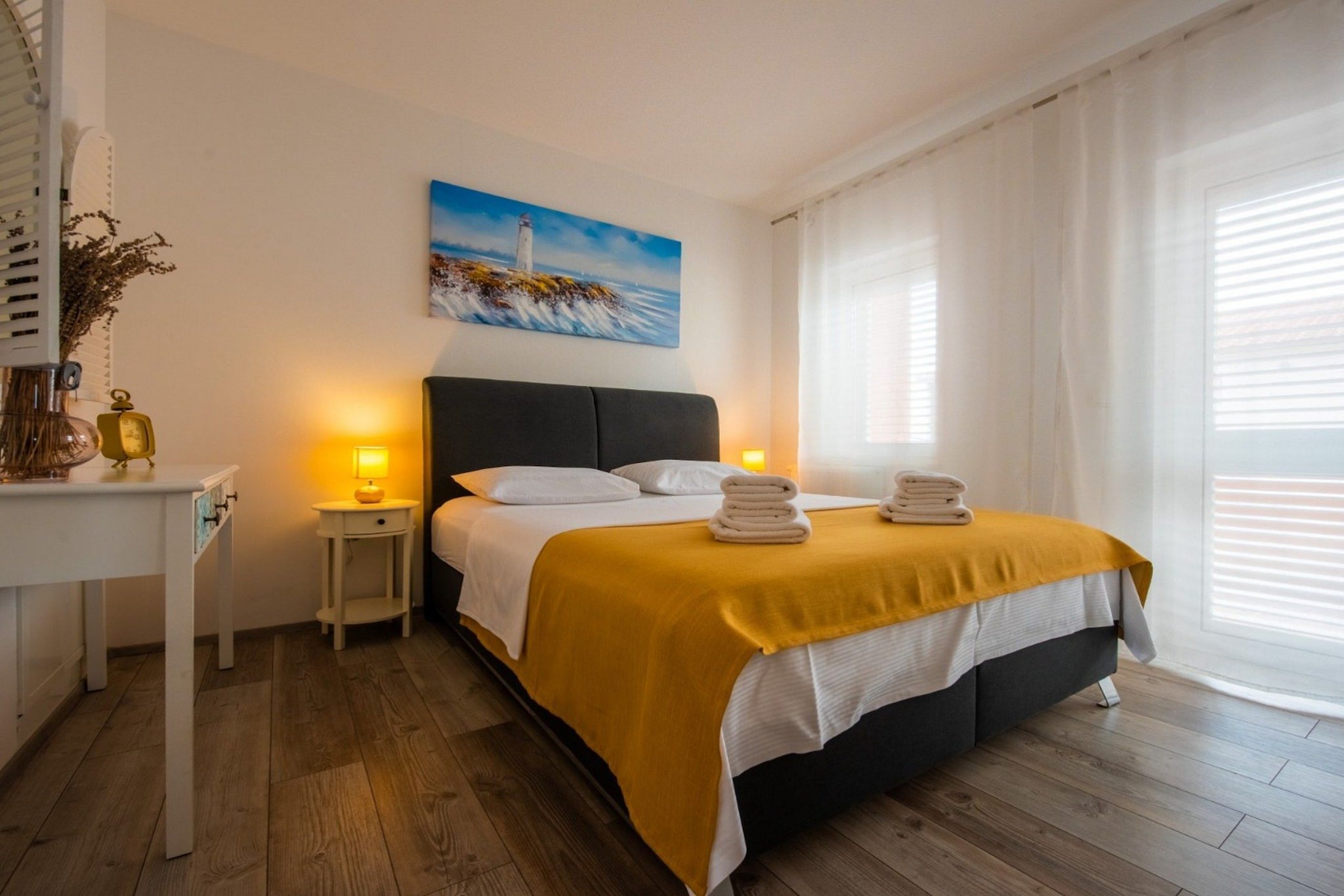 Charming and Tranquil Kastel Gomilica Apartment with Balcony and Patio - Three Bedroom Apartment-Chambre