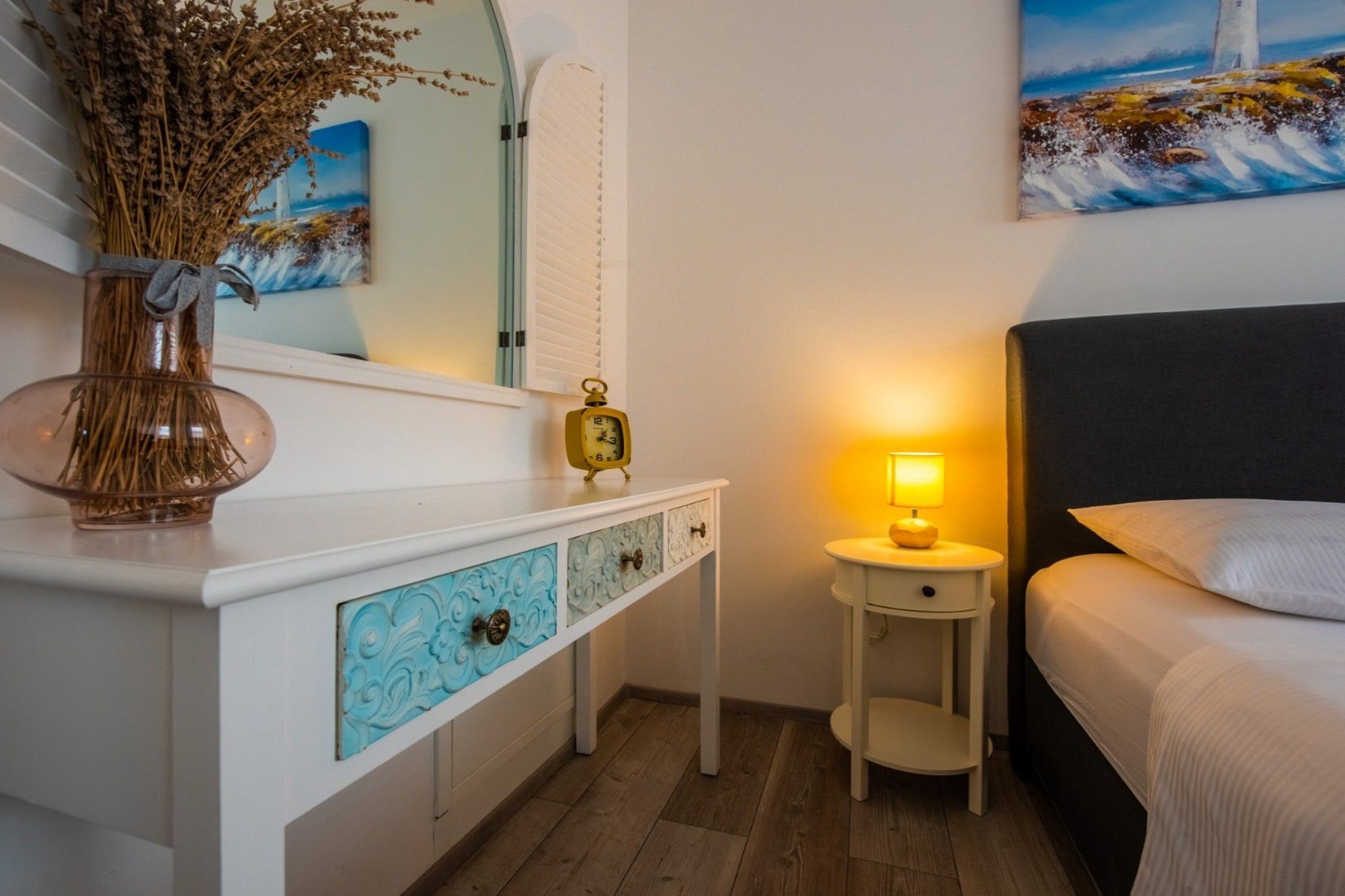 Charming and Tranquil Kastel Gomilica Apartment with Balcony and Patio - Three Bedroom Apartment-Chambre