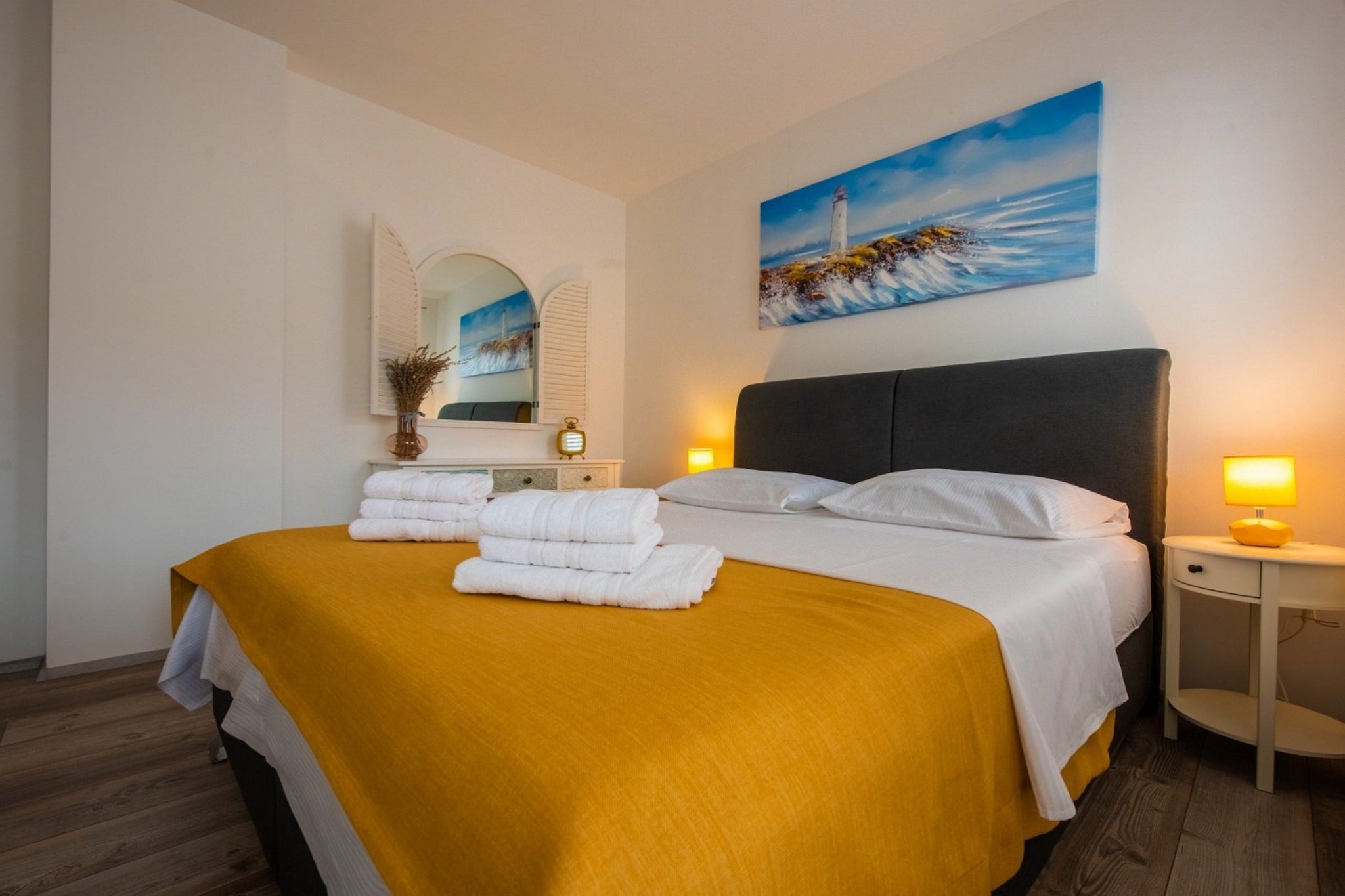 Charming and Tranquil Kastel Gomilica Apartment with Balcony and Patio - Three Bedroom Apartment-Chambre