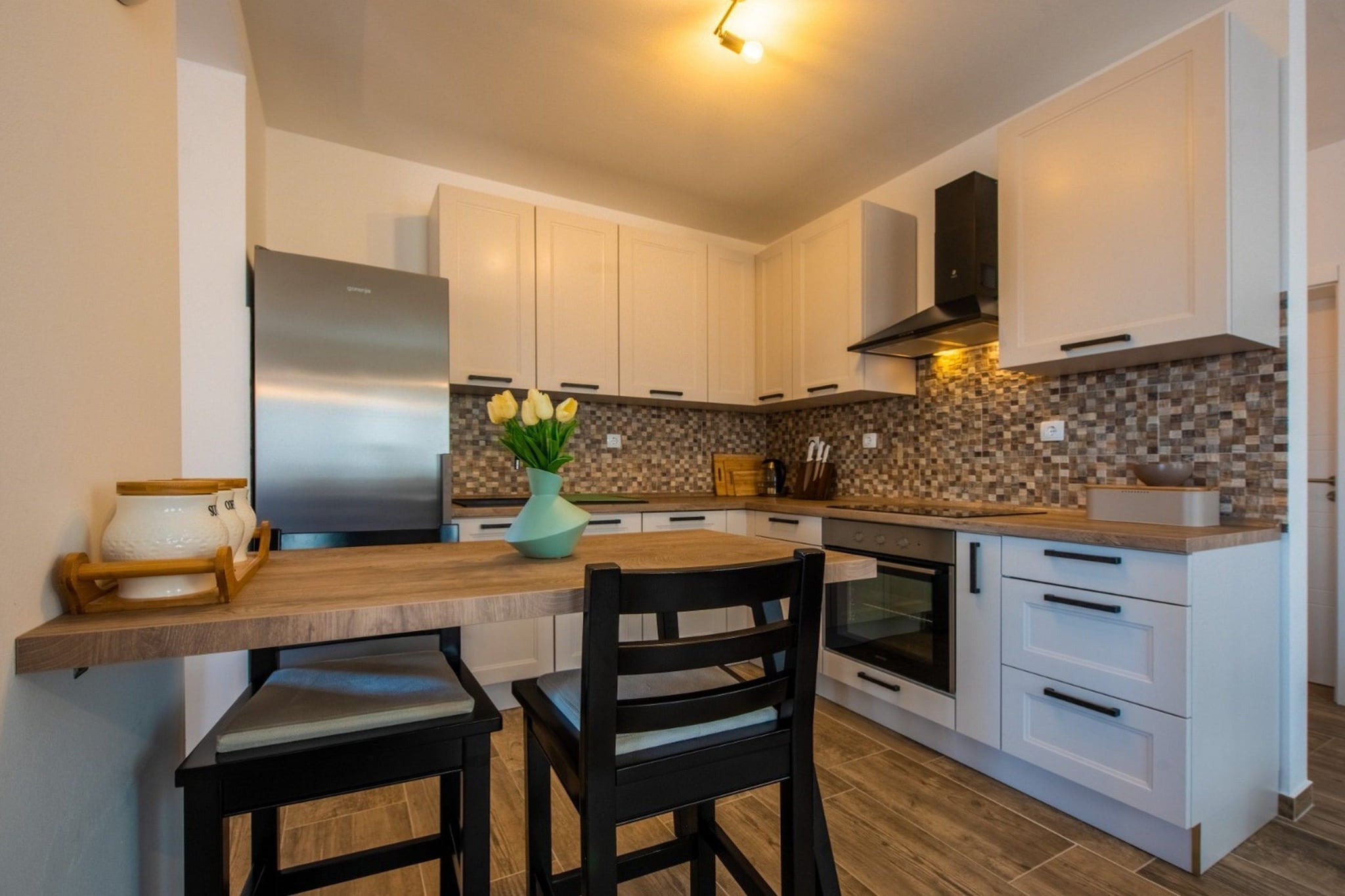 Charming and Tranquil Kastel Gomilica Apartment with Balcony and Patio - Three Bedroom Apartment-Cuisine