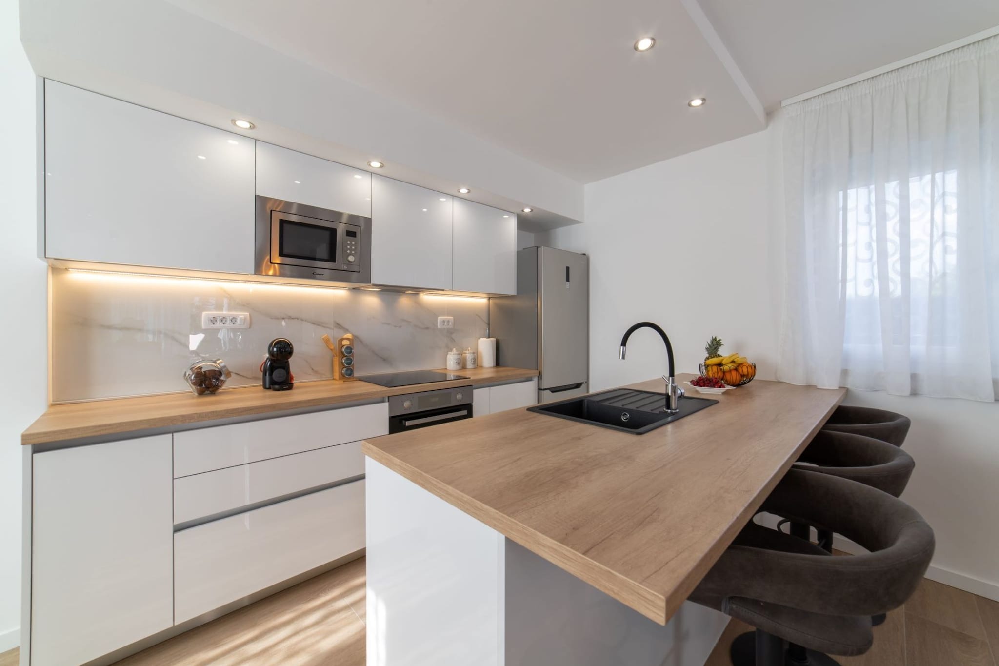 Luxury Kastela Villa with Heated Pool and Lounge Area - Four Bedroom Villa-Cuisine