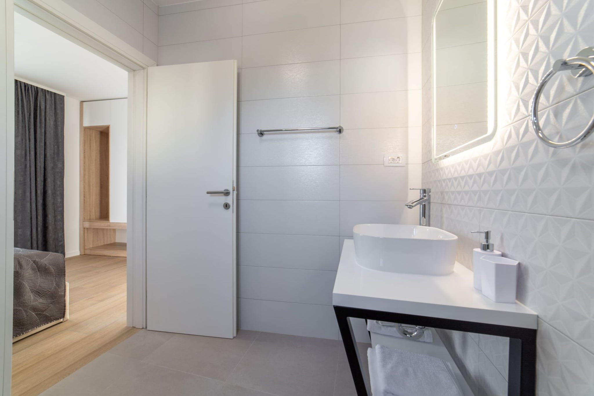 Luxury Kastela Villa with Heated Pool and Lounge Area - Four Bedroom Villa-Salle de bain