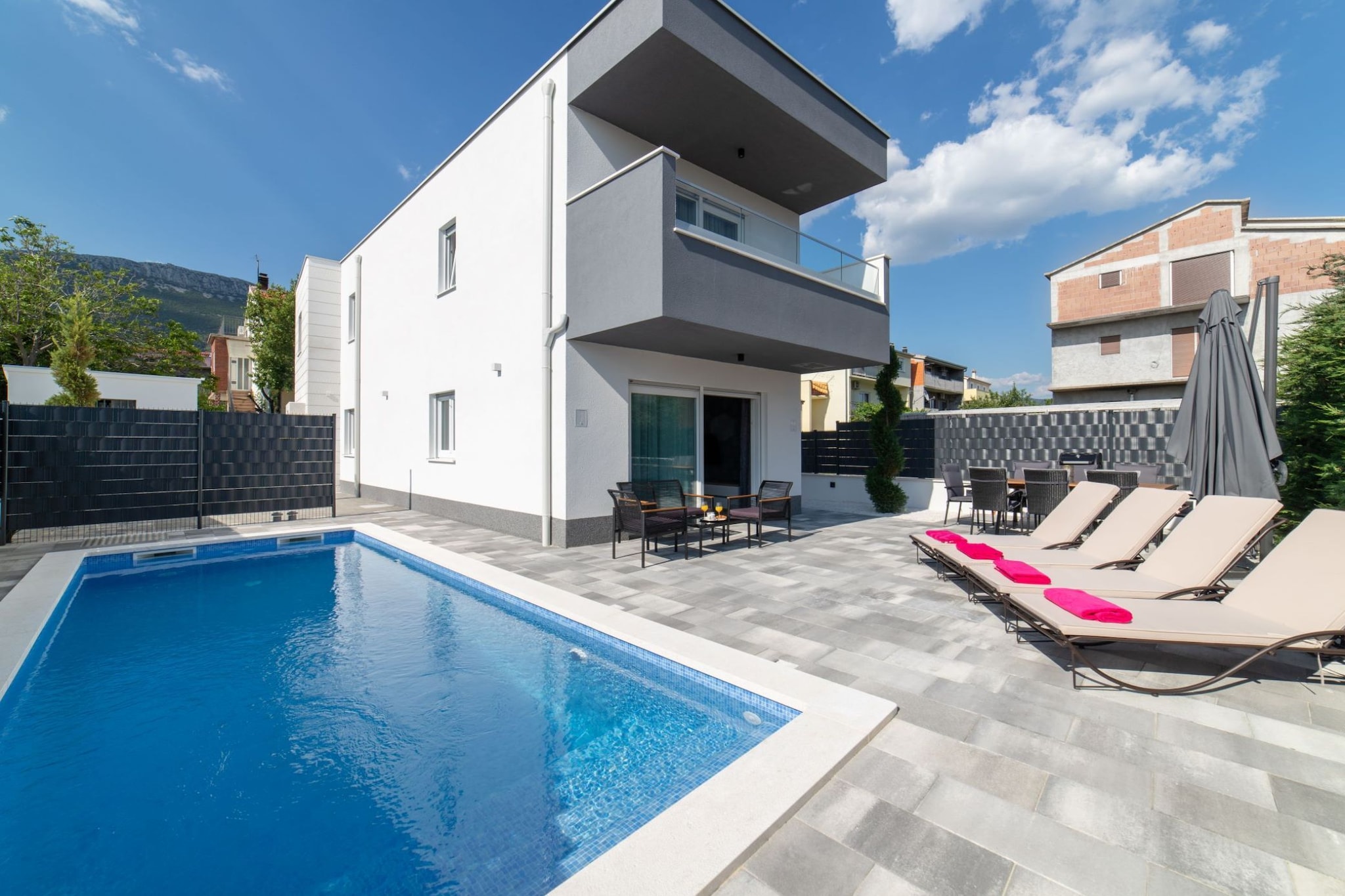 Luxury Kastela Villa with Heated Pool and Lounge Area - Four Bedroom Villa-Piscine