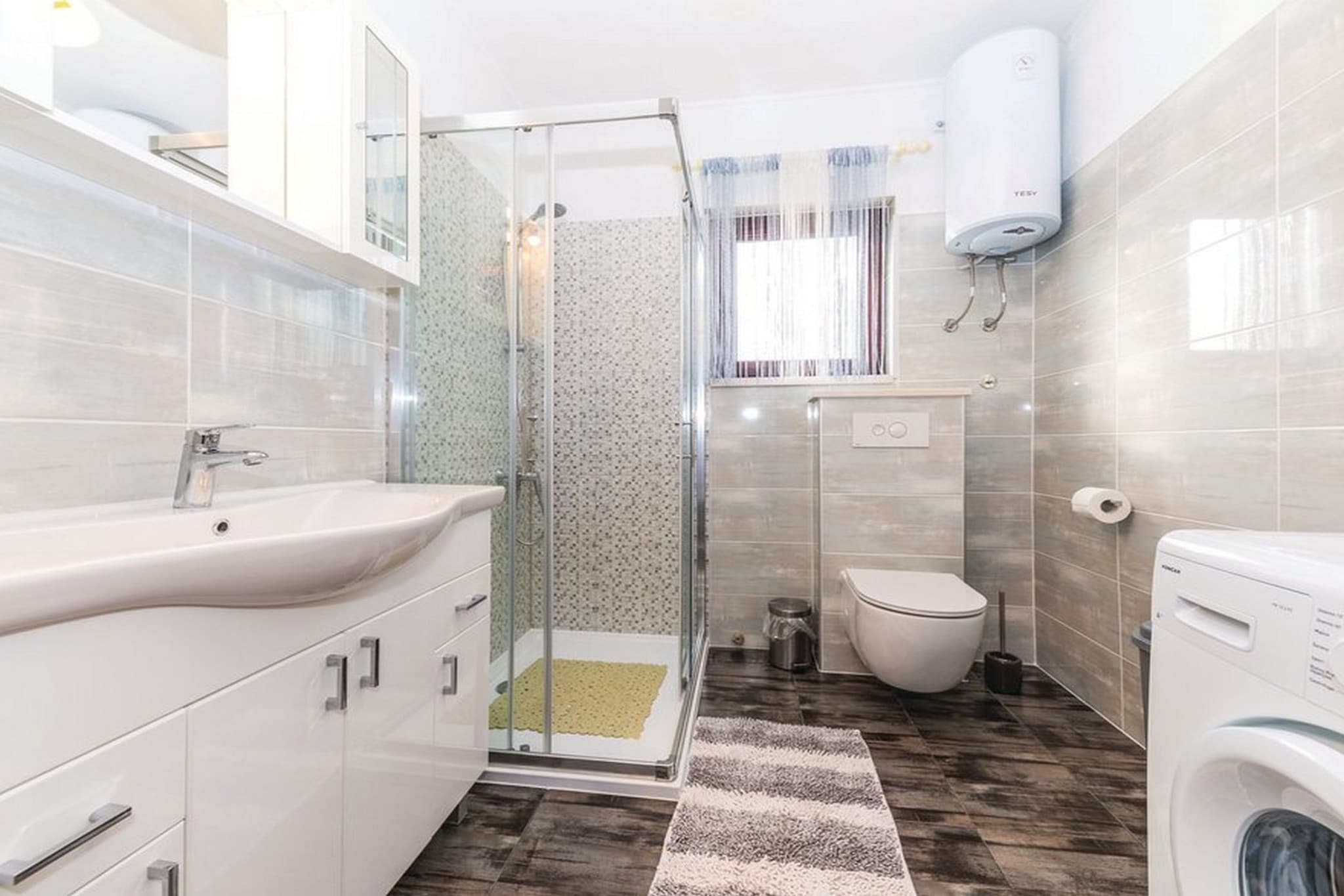 Mediterranean Stylish Villa with Pool in Kastel Stari - Six Bedroom Villa with Pool-Badezimmer