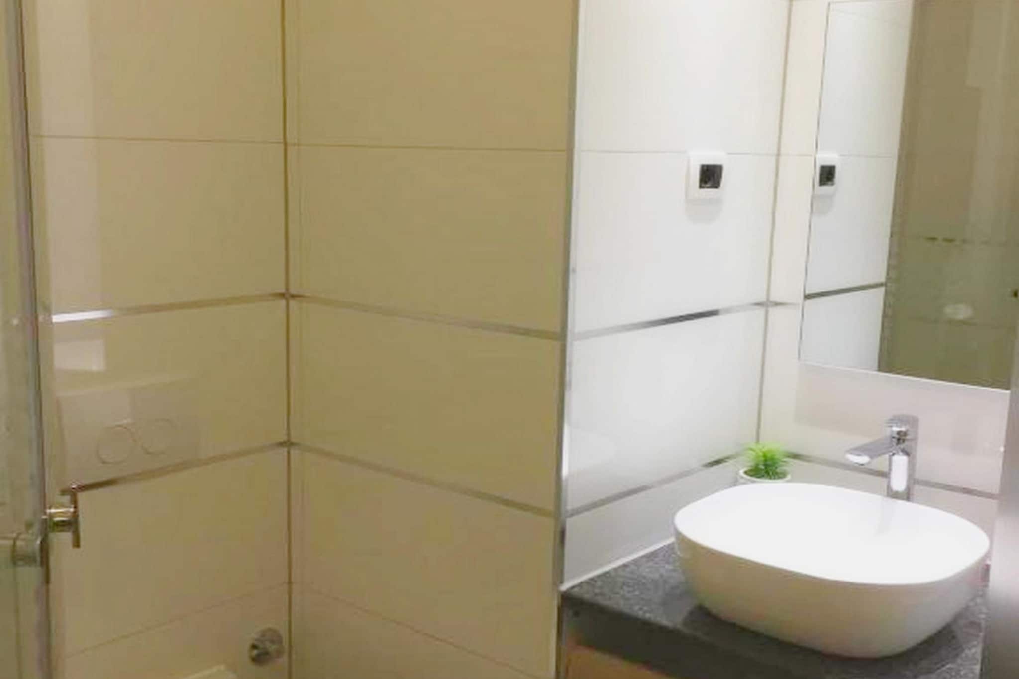 Modern and Cozy Apartment with Terrace in Kastel Kambelovac - Two Bedroom Apartment-Salle de bain