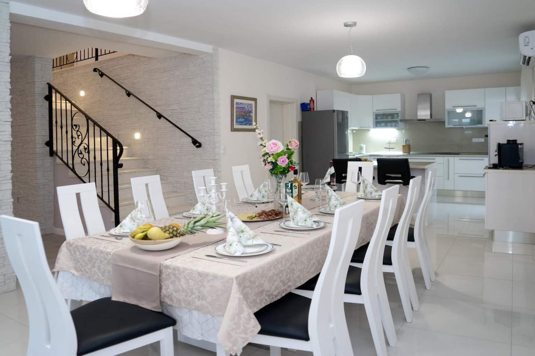 Peaceful Escape with Mountain Views, Heated Pool and Modern Amenities in Radošić - Four Bedroom Villa-Salle à manger
