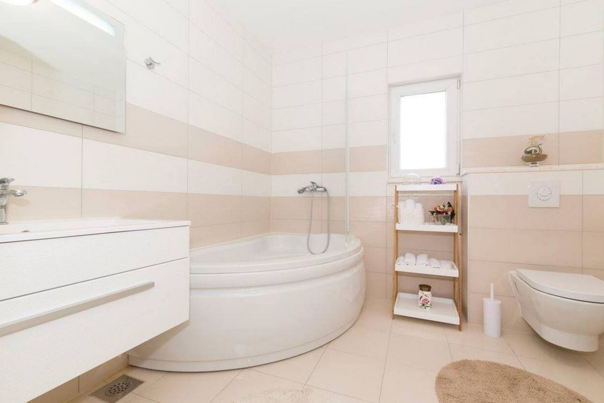 Peaceful Escape with Mountain Views, Heated Pool and Modern Amenities in Radošić - Four Bedroom Villa-Salle de bain
