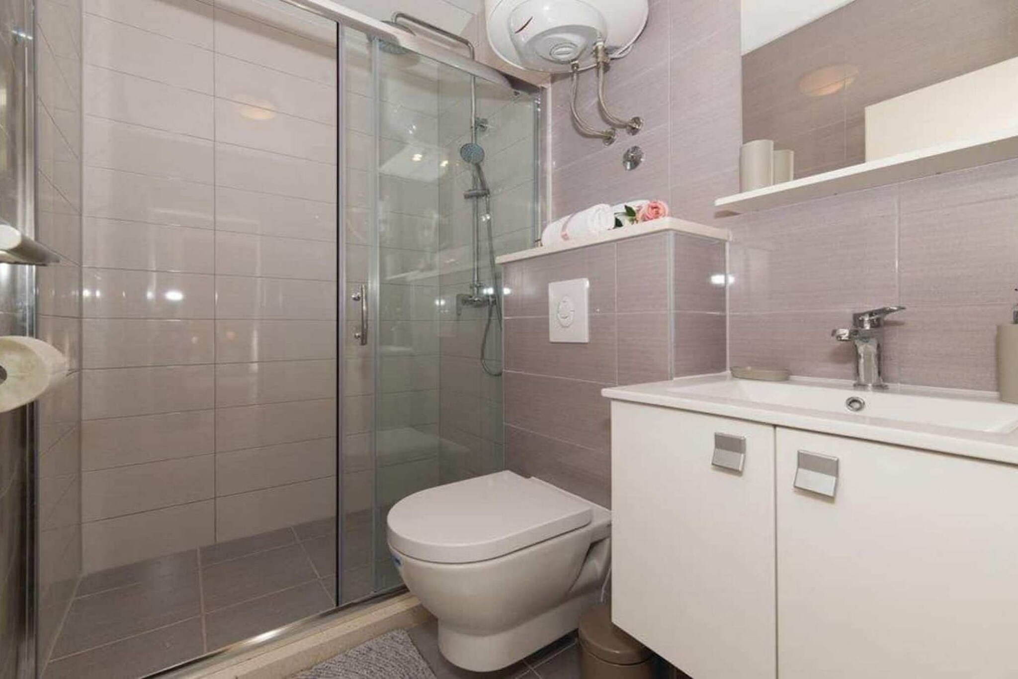 Peaceful Escape with Mountain Views, Heated Pool and Modern Amenities in Radošić - Four Bedroom Villa-Salle de bain
